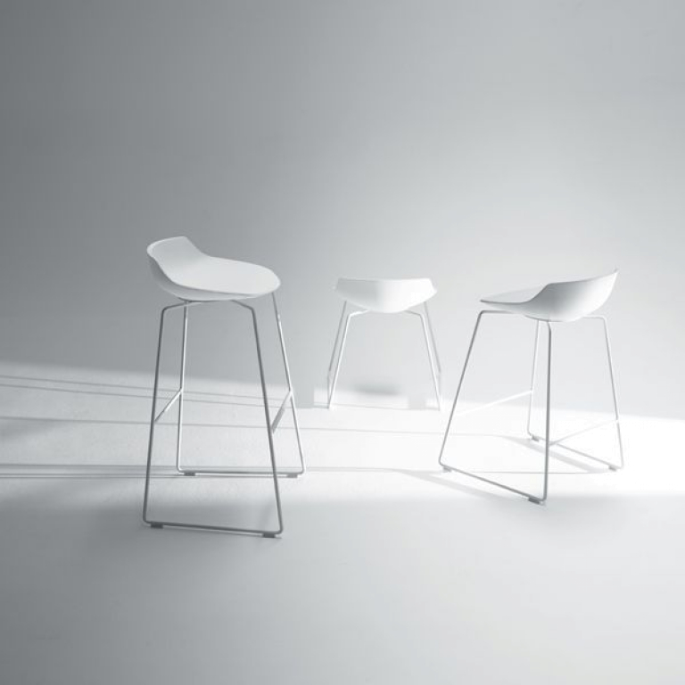 MDF Italia Flow Stool barkruk 78cm wit met slede onderstel wit