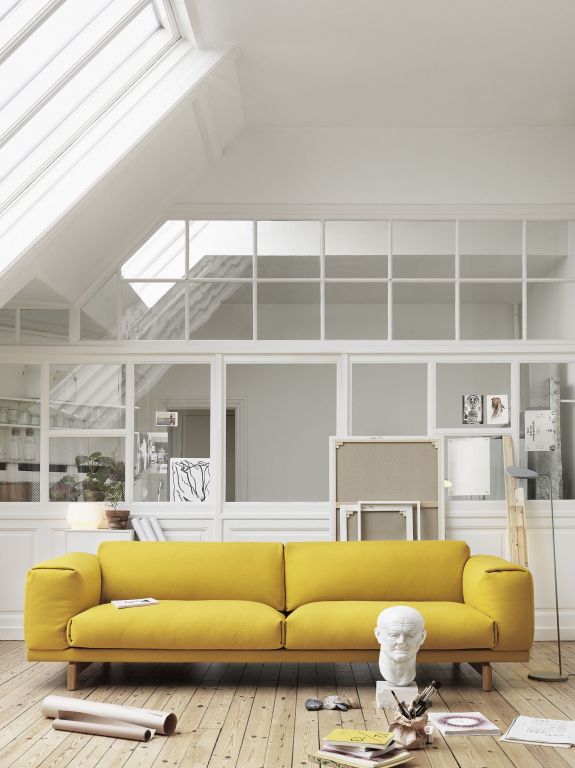 Muuto Rest bank tweezitter, Rime 591, eiken onderstel