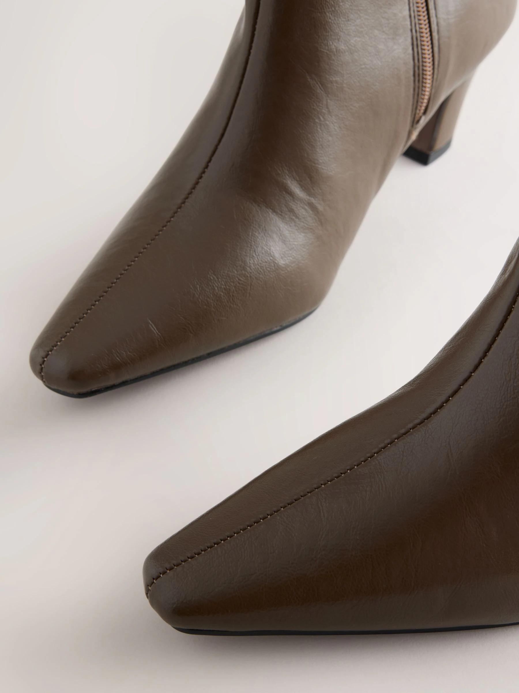 Olijfgroen - Forever Comfort® - Kniehoge laarzen met gebogen hak