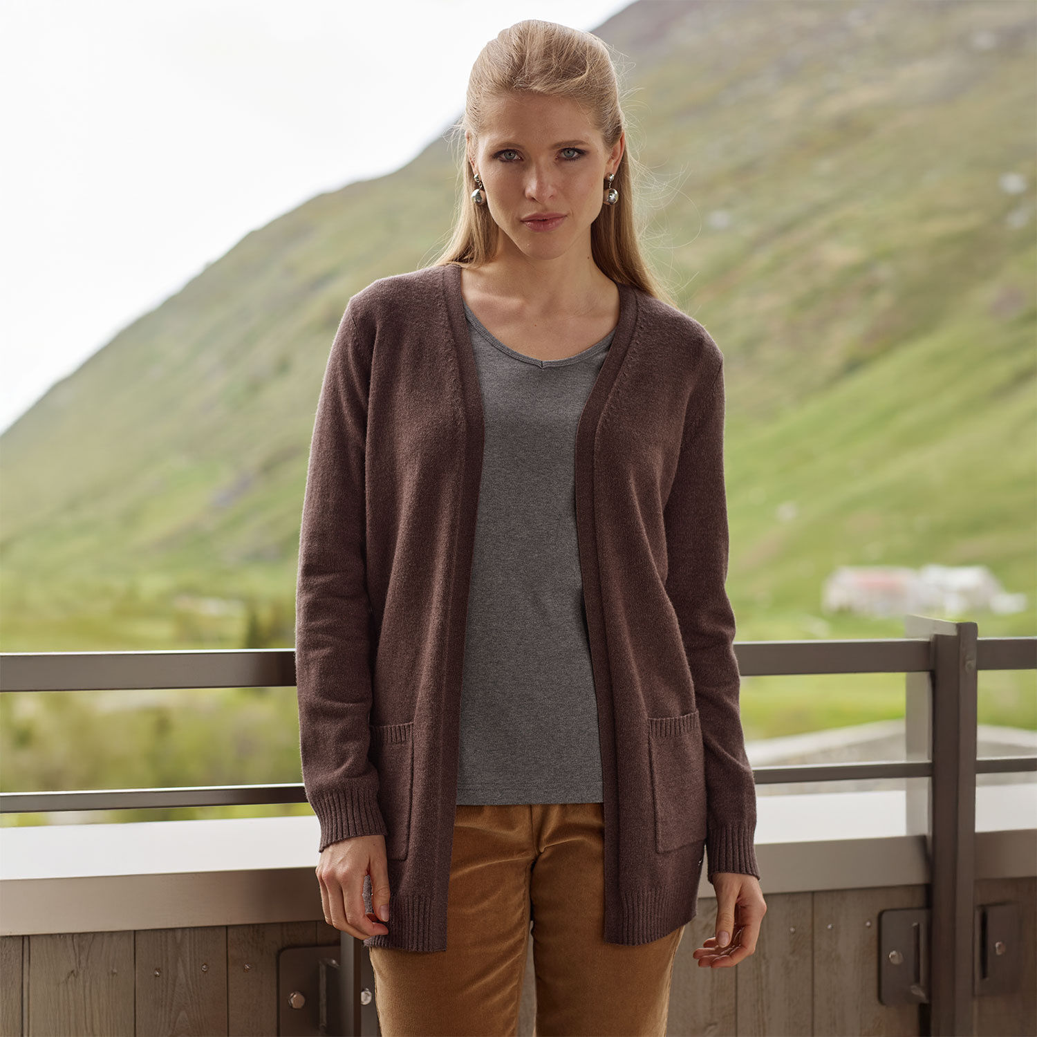 Strickcardigan mit aufgesetzten Taschen