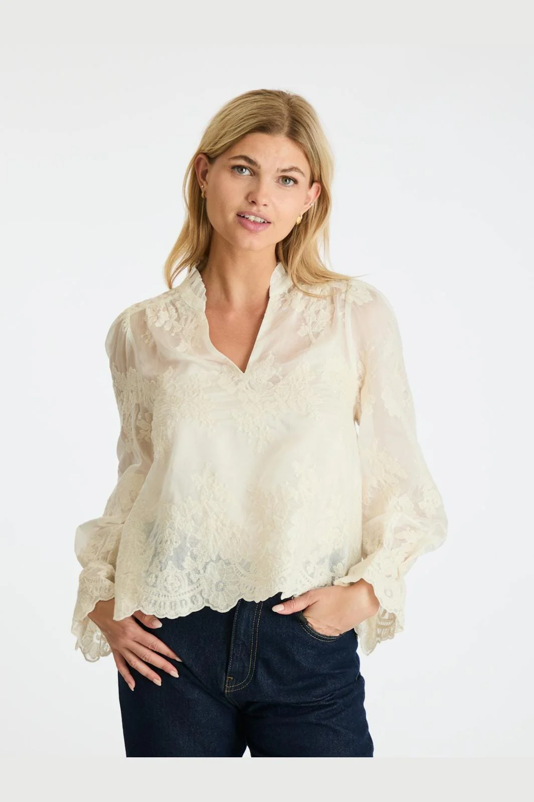 Neo Noir Amara Big Embroidery Blouse off white