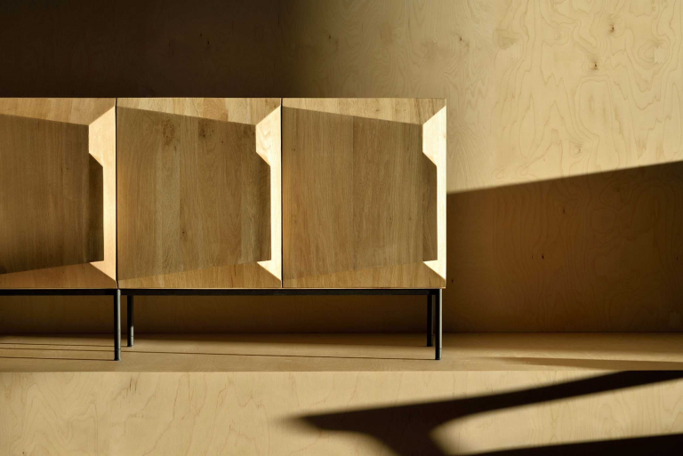 Ethnicraft Stairs dressoir 200x46 eiken zwart