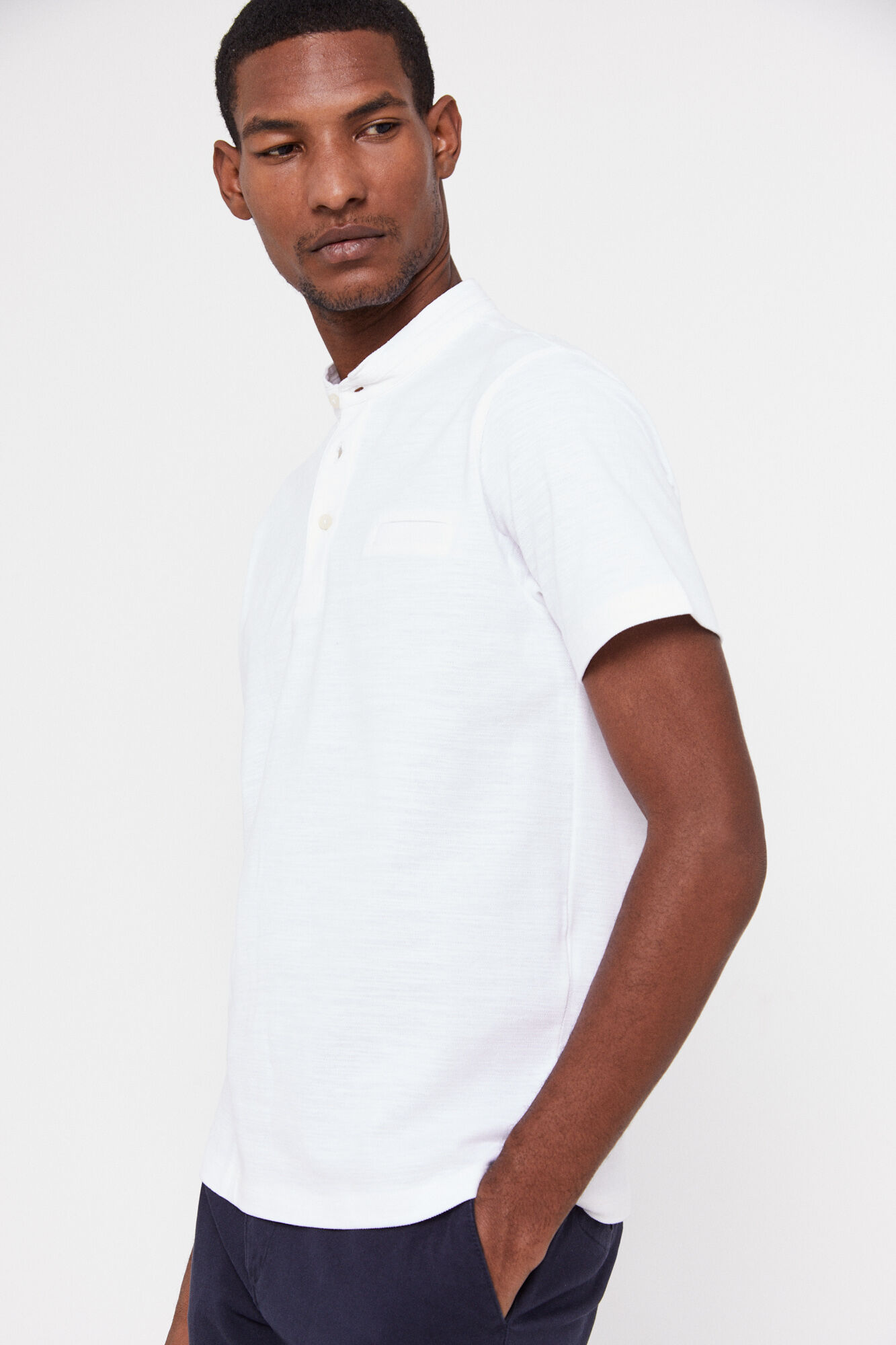Camisa polo com gola mandarim - Branca