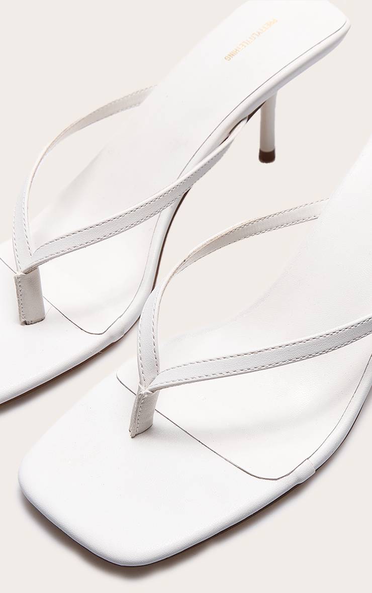 Crème Mules À Talon Moyen À Bout Carré Et Bride Tong Effet Croco
