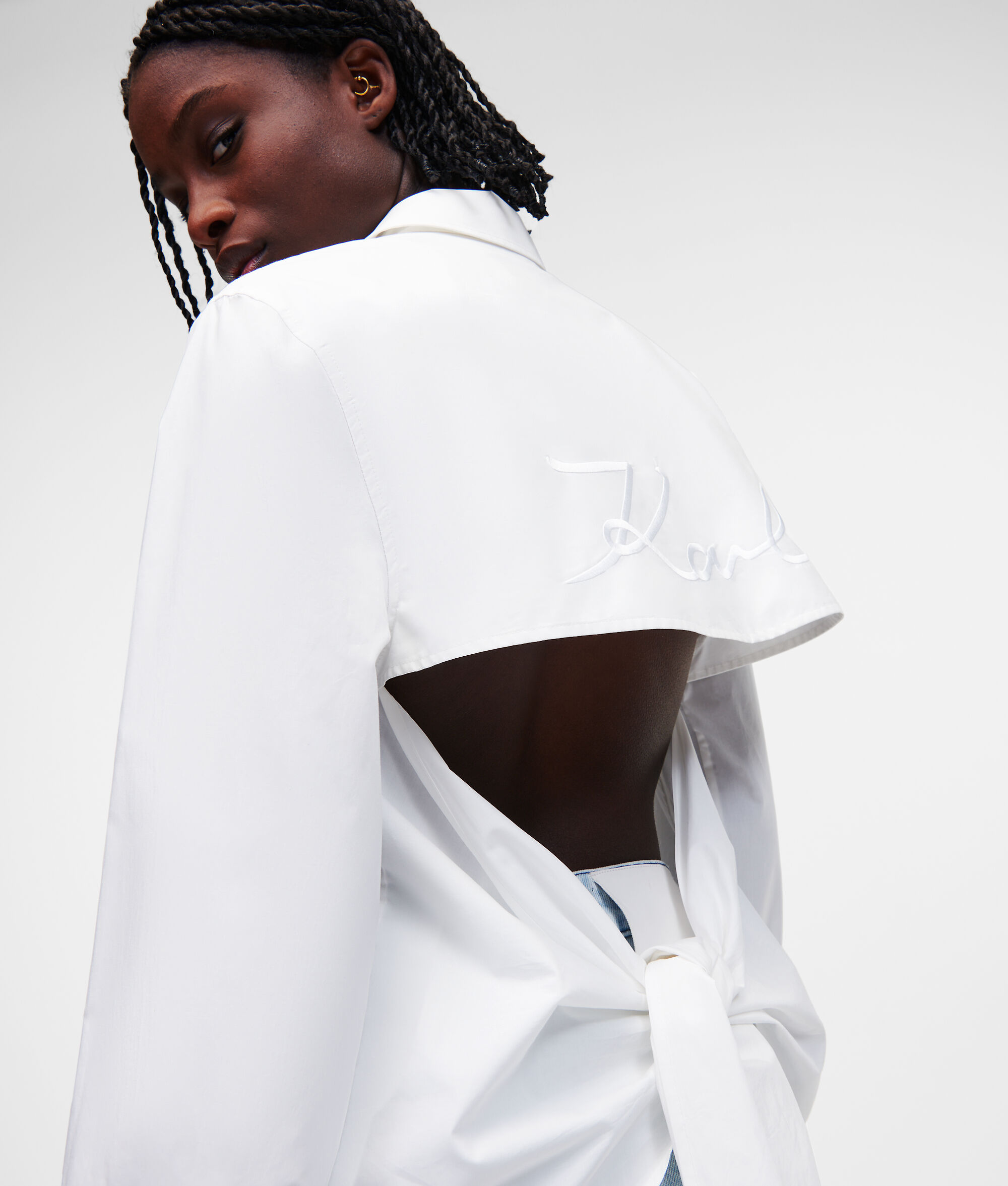 CHEMISE DOS NU AVEC CRAVATE