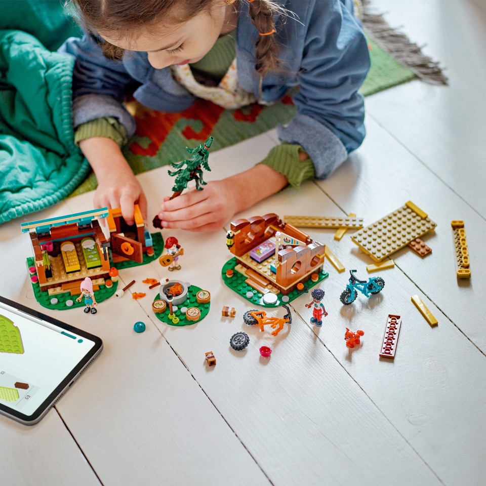 LEGO Friends - Adventure Camp – hyggelige hytter (42624)