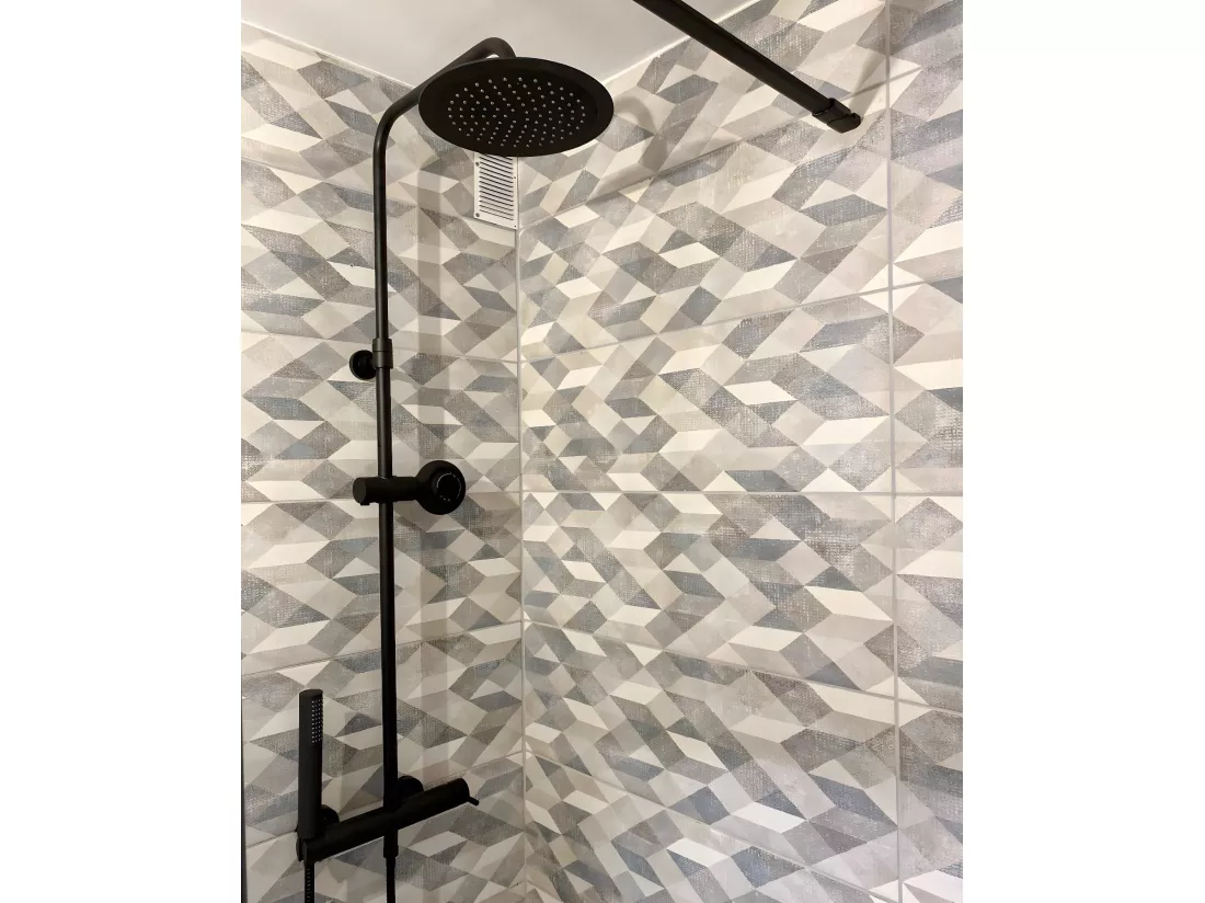 Luisa colonne de douche mécanique noire 250 - Essebagno