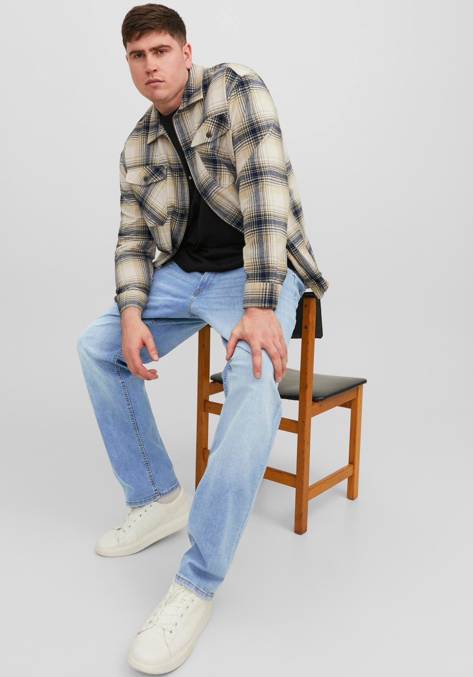Jack & Jones PlusSize Tapered-fit-Jeans »JJIMIKE mit Abriebeffekten und funktionalen Taschen«, mit Used-Optik