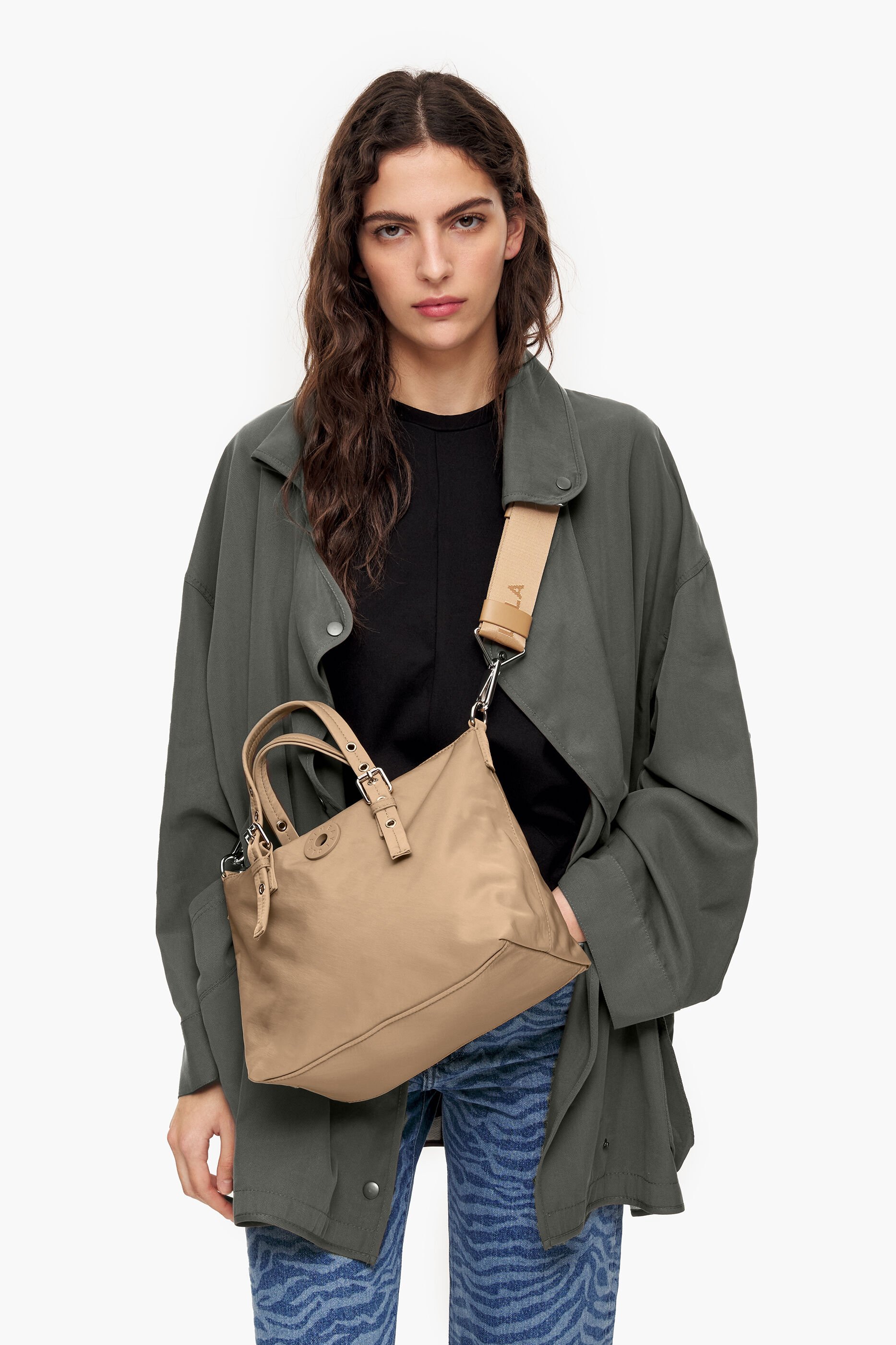 Bolsa tote M em nylon bege