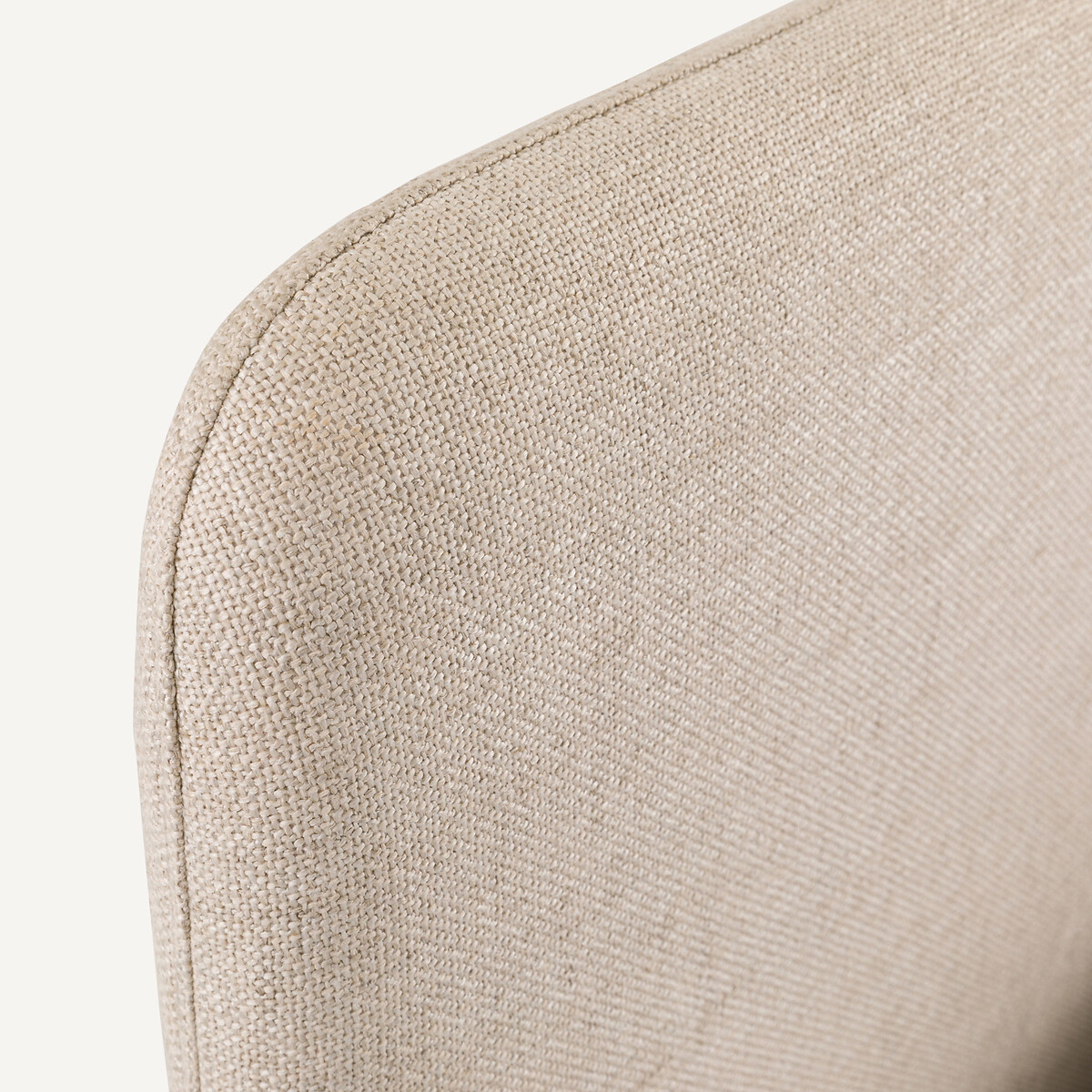 AM.PM<br>Cama com plataforma de madeira de freixo e estofamento em tecido, Slice