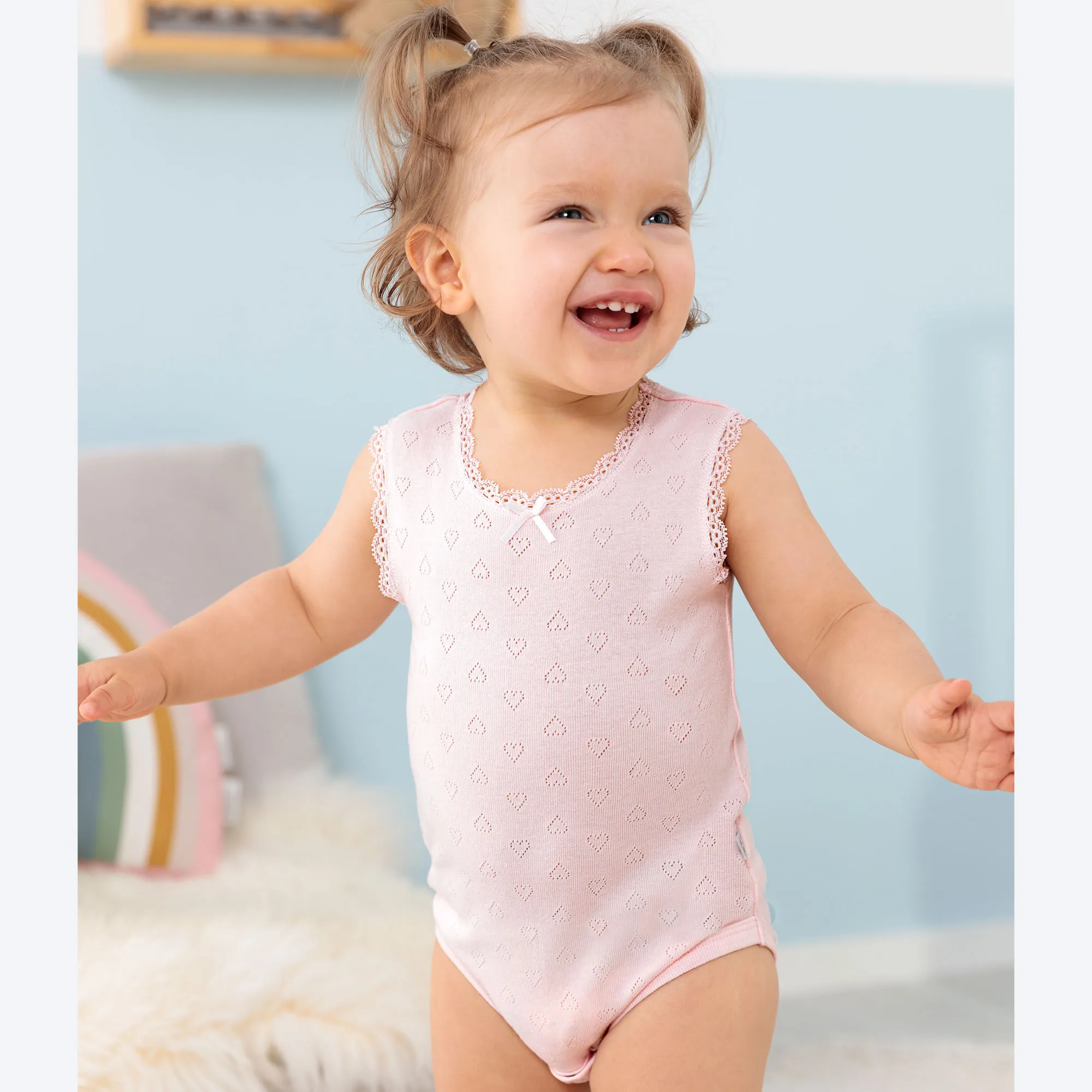 Baby-Mädchen-Body mit Ajour-Herzmuster