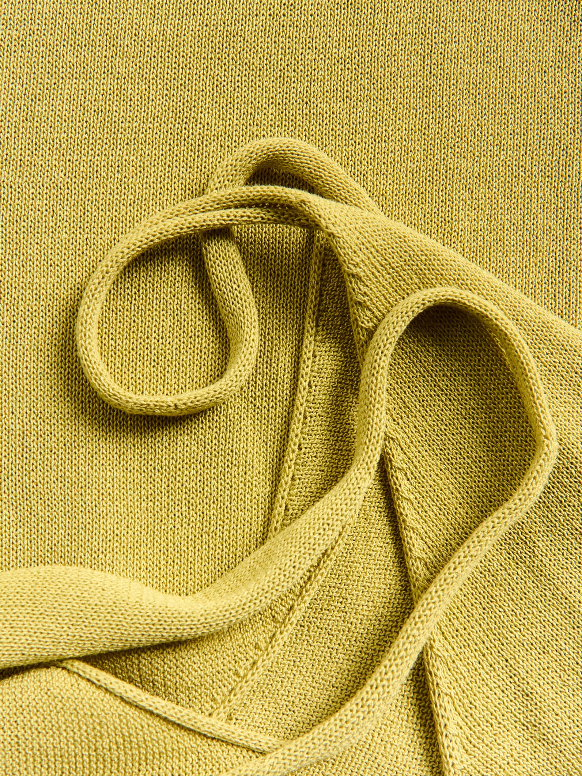 Gestricktes Oberteil mit hohem Viskoseanteil