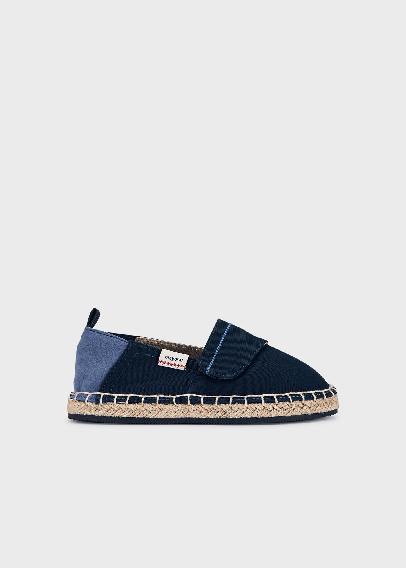 Alpargata infantil com fecho de velcro
