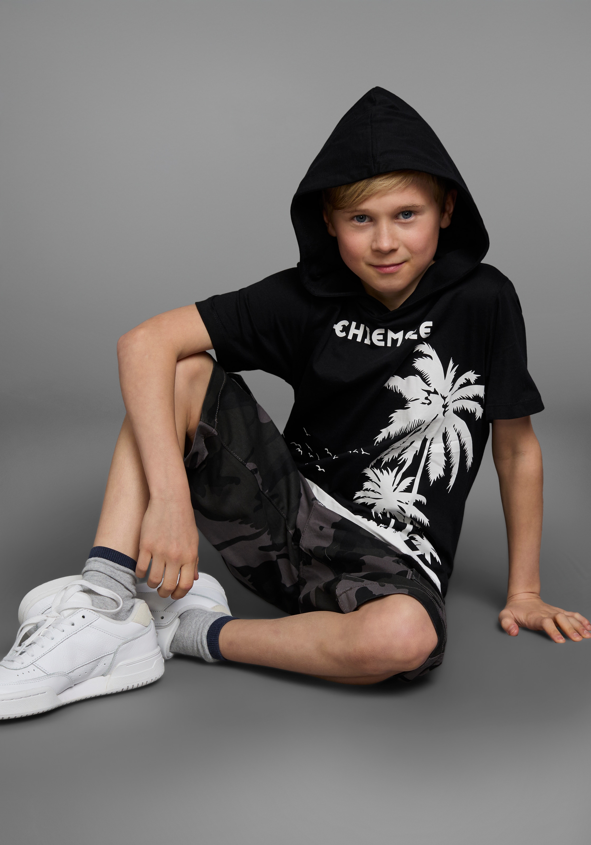 Chiemsee T-Shirt »mit Palmendruck«, kurzärmelig,  bedruckt,  mit Kapuze,  aus Baumwolle,  aus Jersey-Stoff