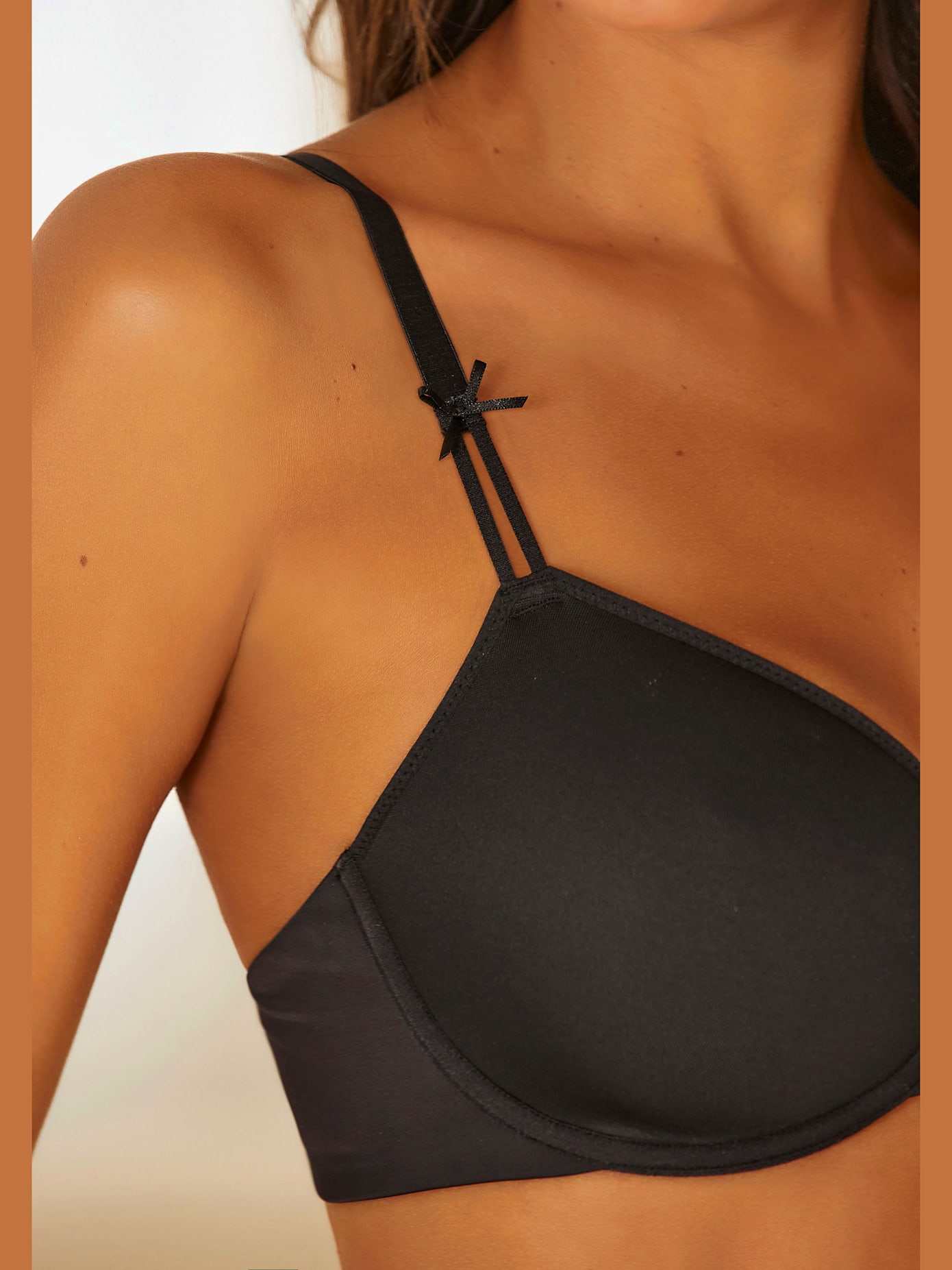 Soutien-gorge minimiseur féminin pour une poitrine visuellement réduite