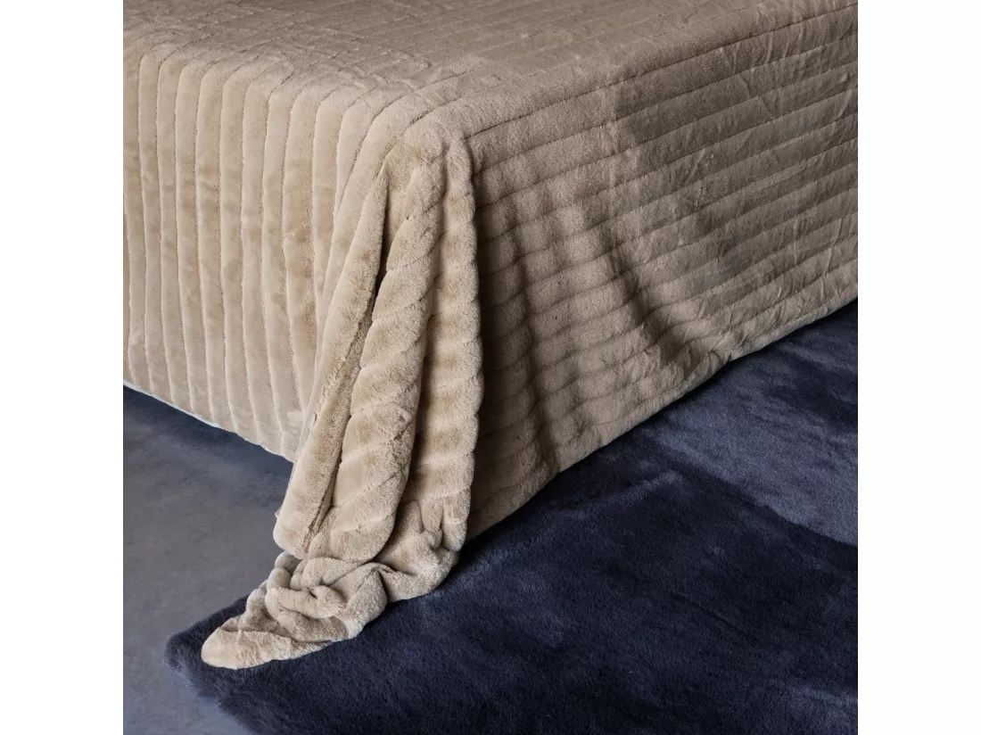 Dessus de lit 260x230 cm HERMINE fausse fourrure beige Naturel