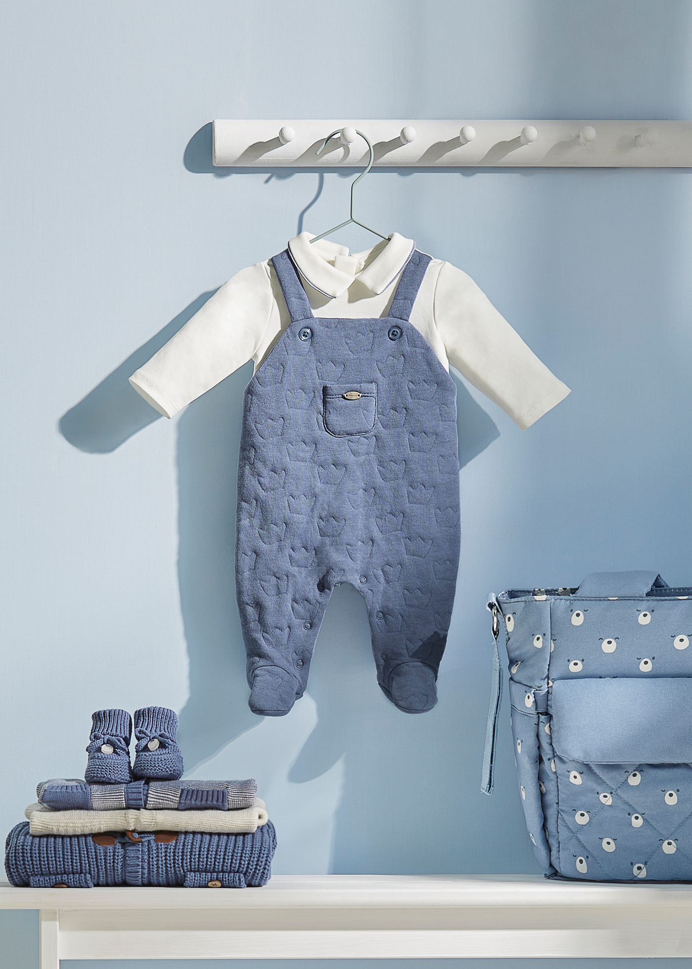 Macacão Better Cotton estilo jardineira para recém-nascido