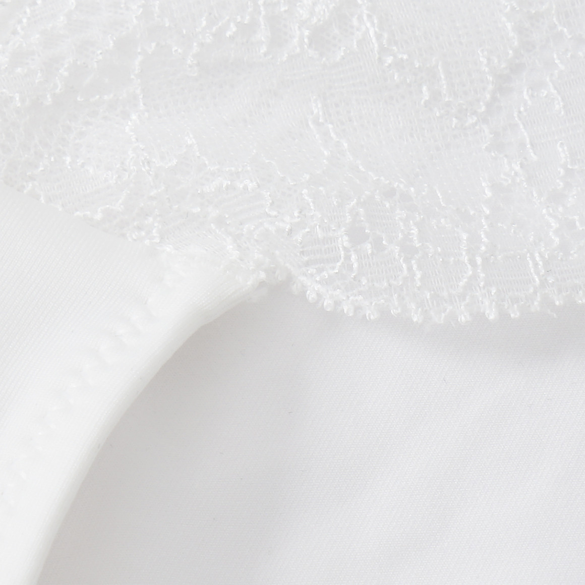 Damen Slip aus anschmiegsamer Mikrofaser weiss