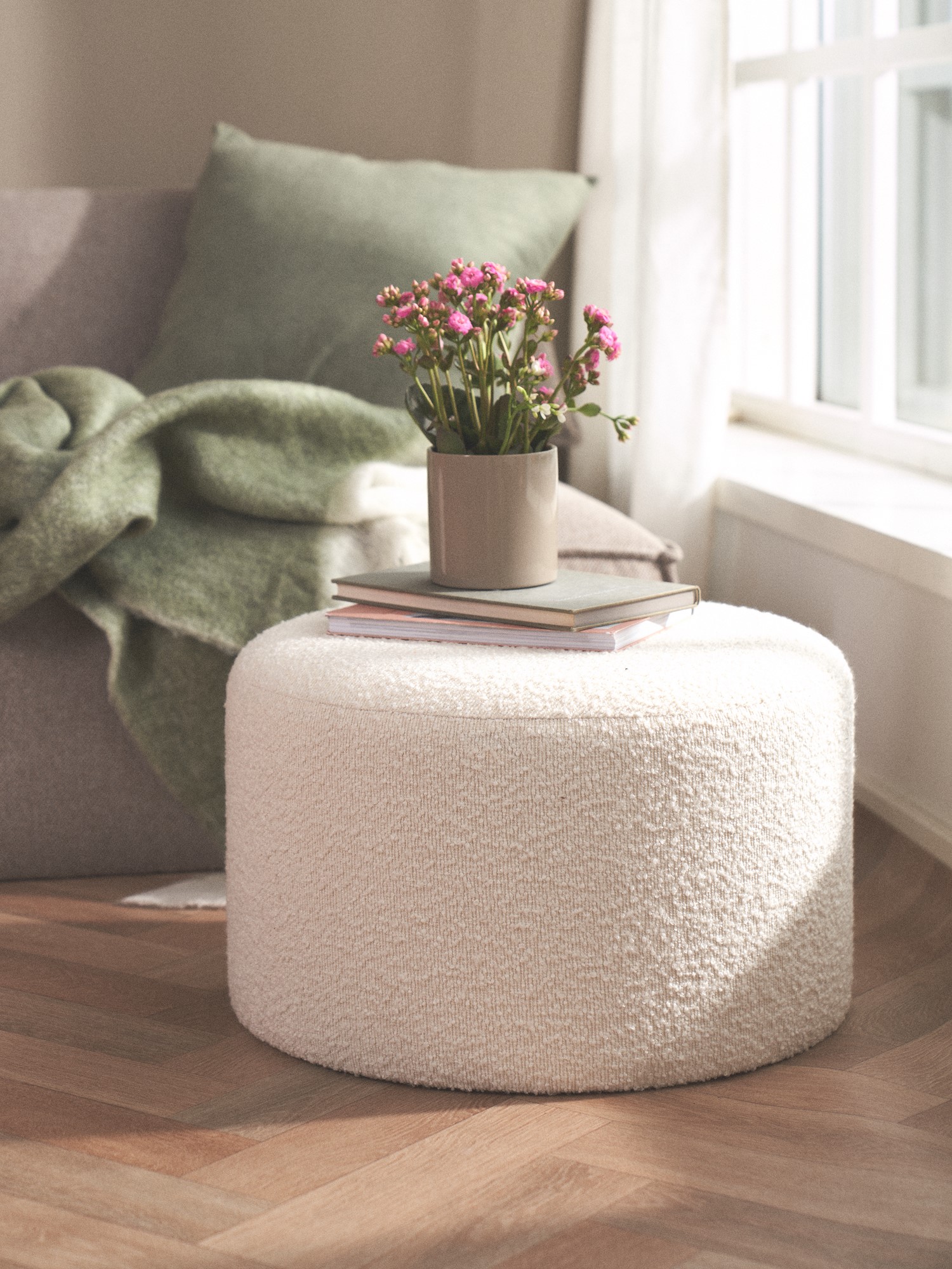 Puf | MDF/polyester/polyuretan. Ø50 x 30 cm. | Off White