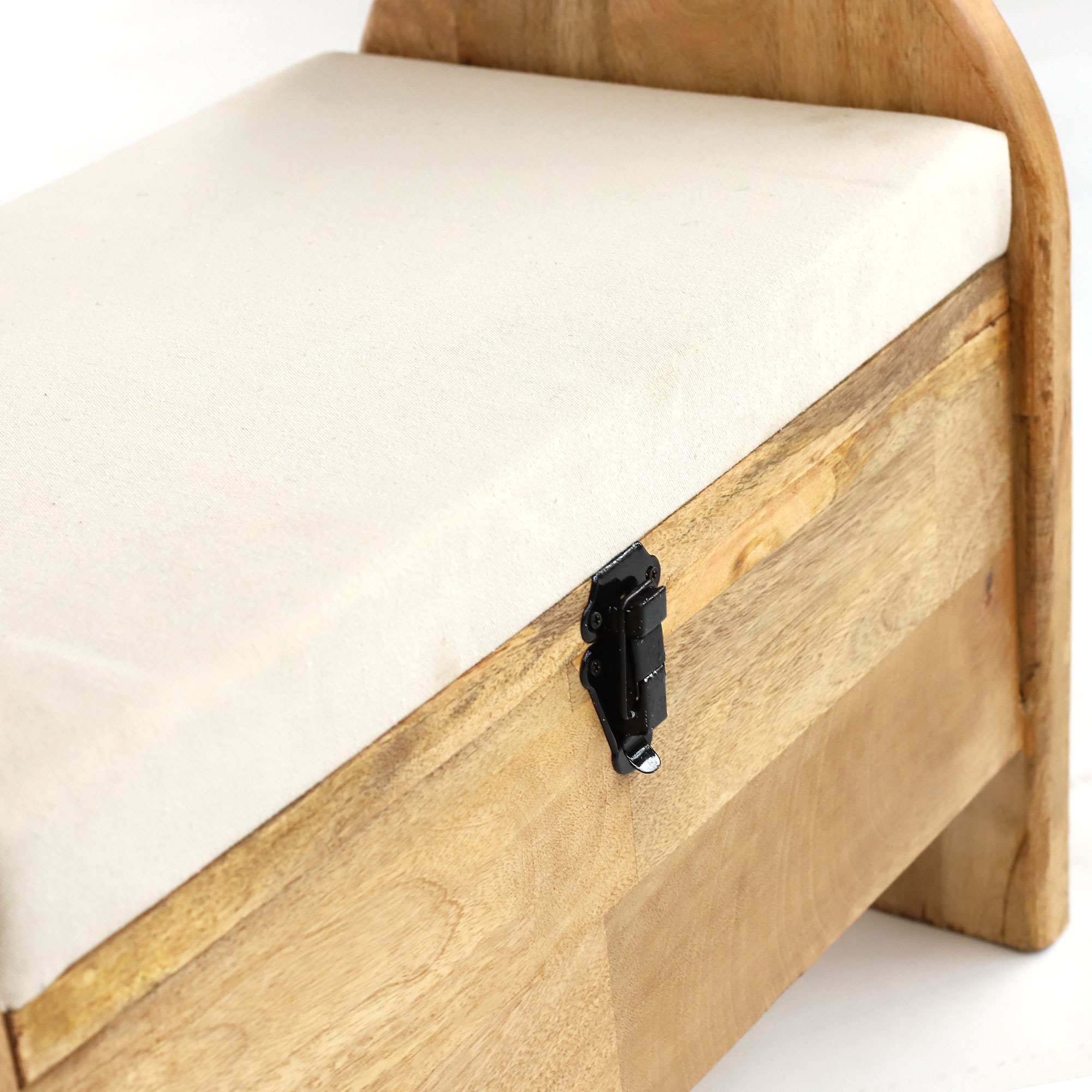 Sitztruhe 'Carlson' mit Kissen, Mangoholz, B 64 cm, H 50 cm, L 35 cm von fischer's lagerhaus