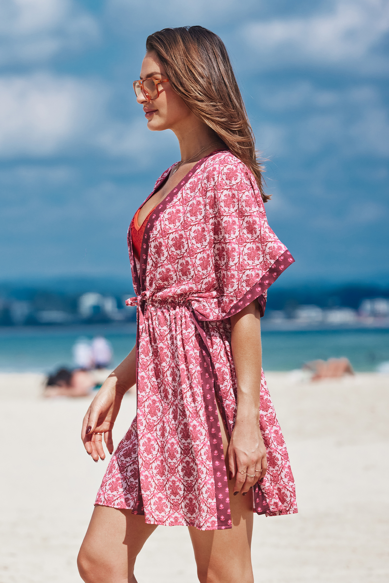 Kimono cover up avec taille à nouer et fleurs