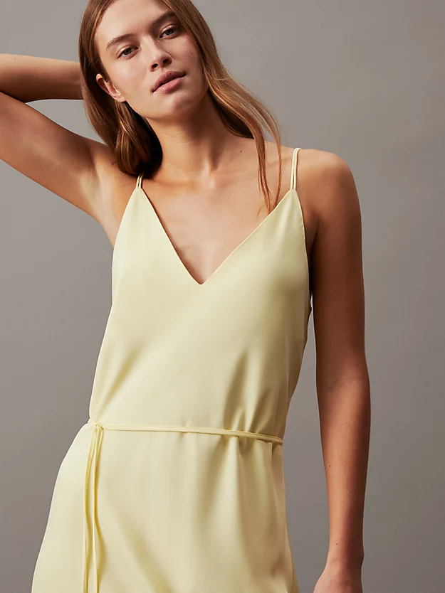 Vestido midi de alças com modelagem solta