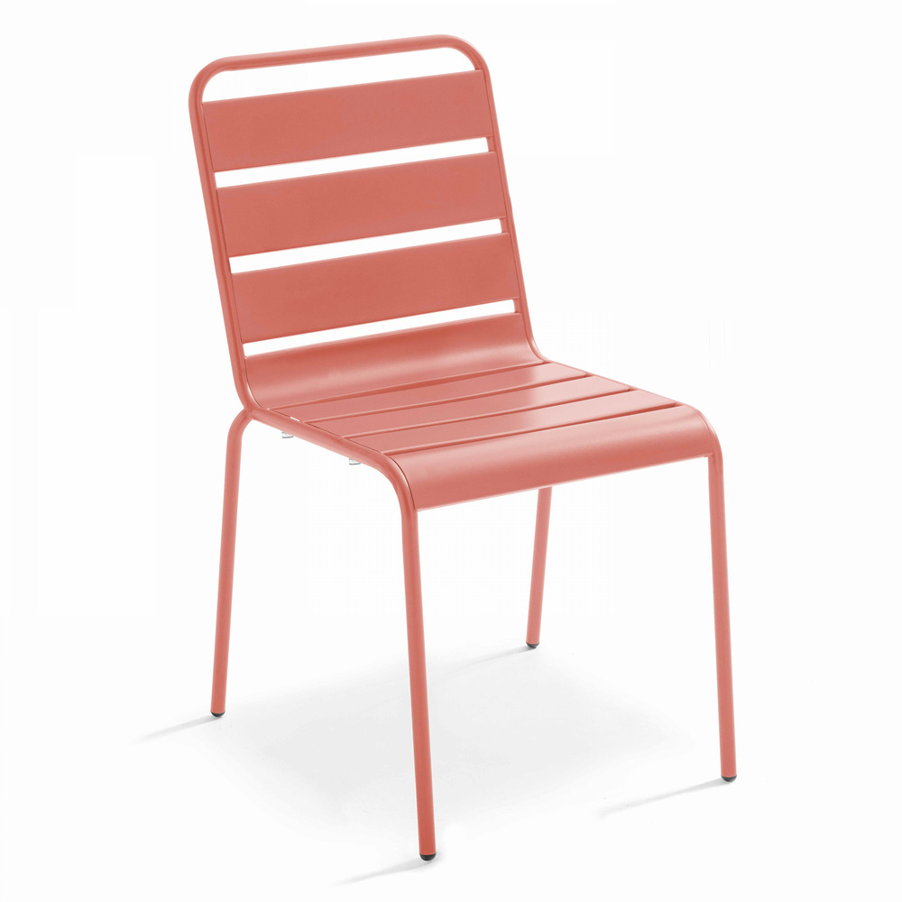 Chaise en métal argile
