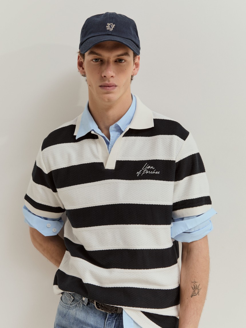 Polo de manga curta às riscas em algodão