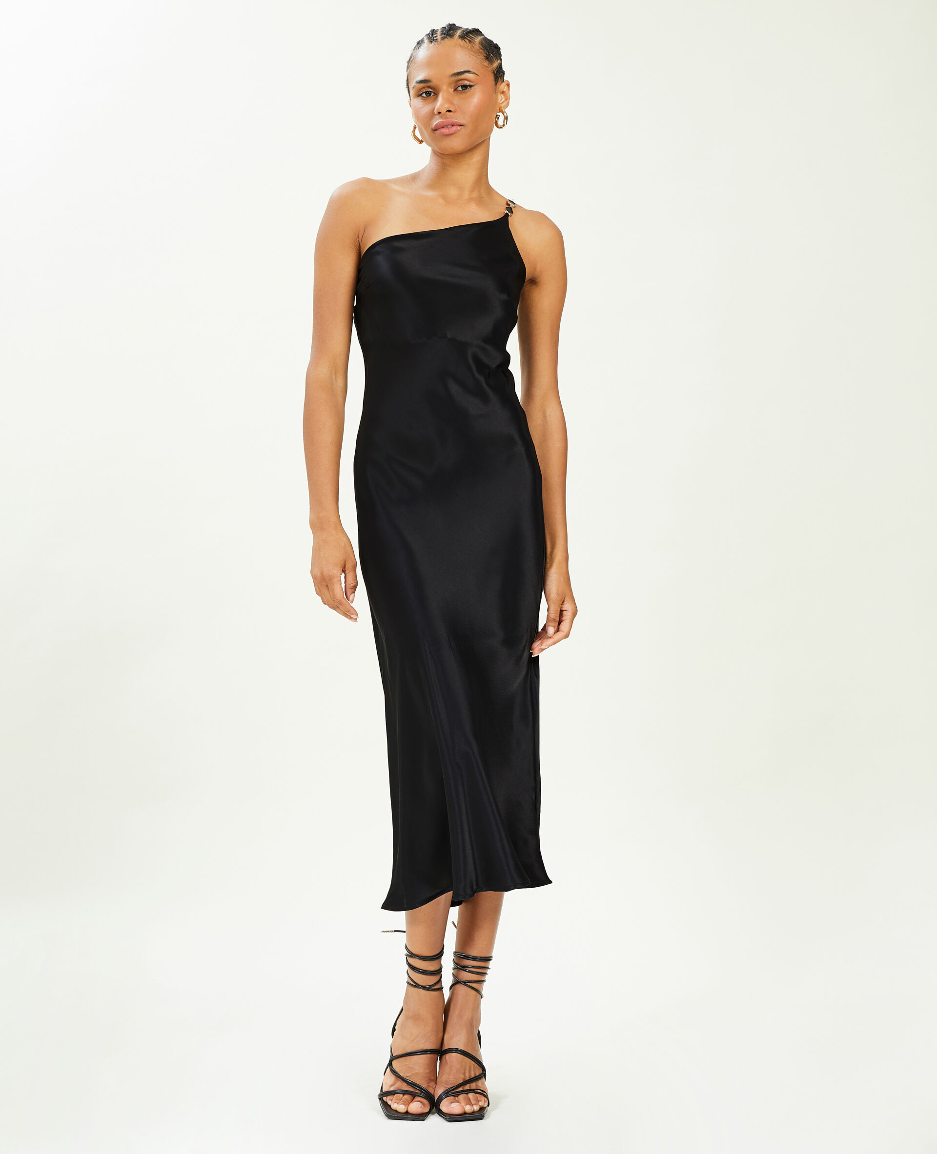 Robe asymétrique satinée avec bretelle bijou - Noir