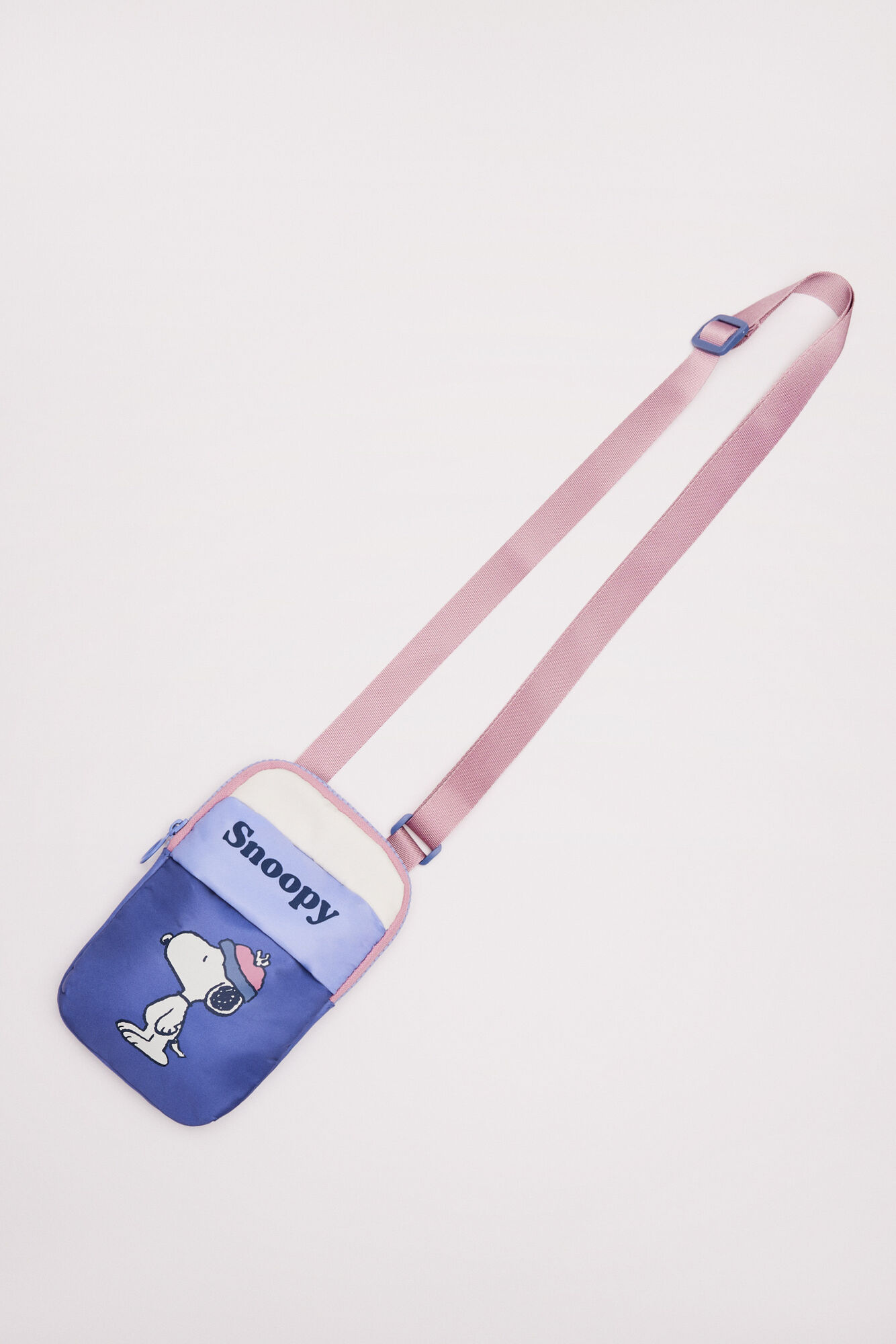 Capinha de celular do Snoopy com laço