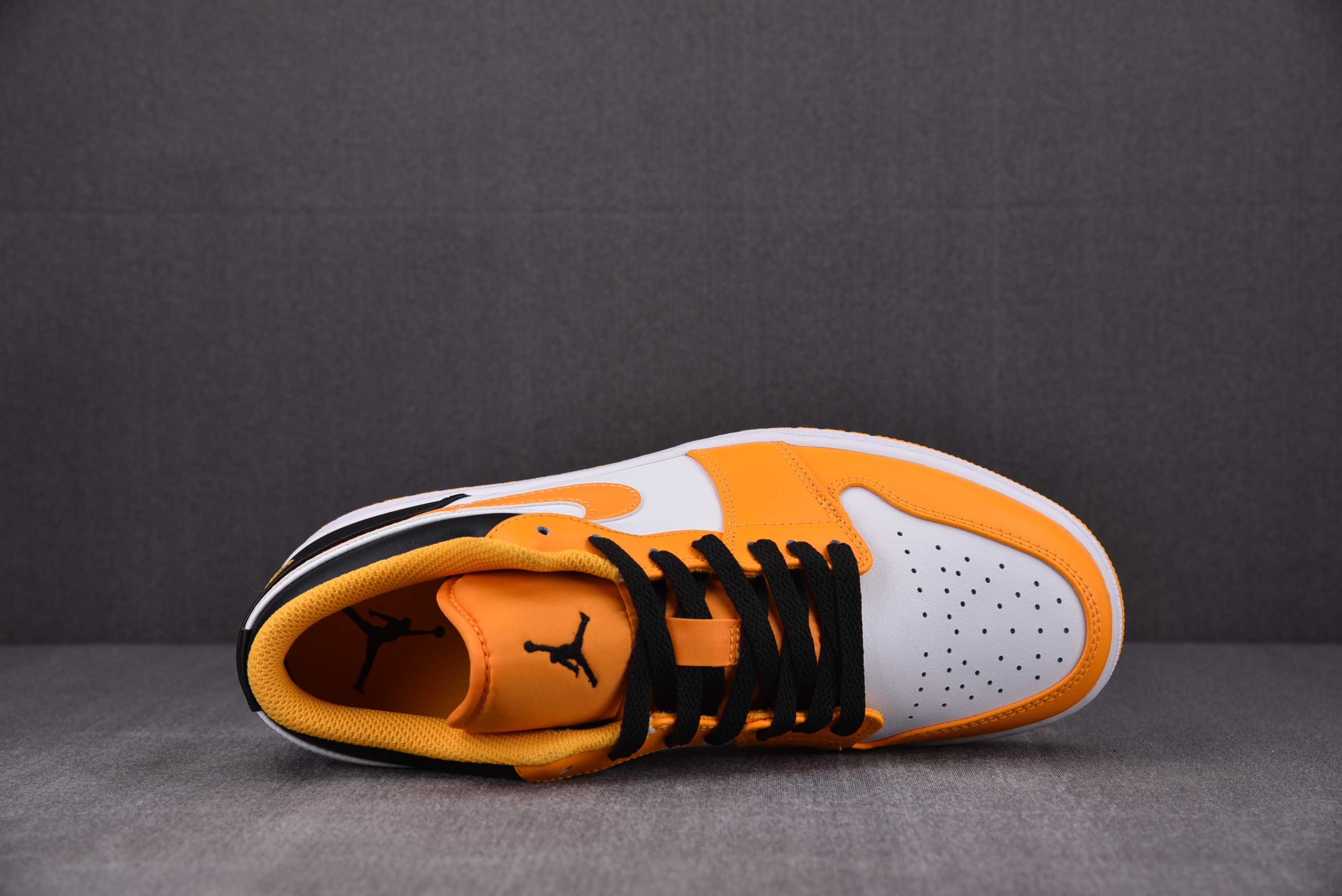 Jordan 1 Low Taxi