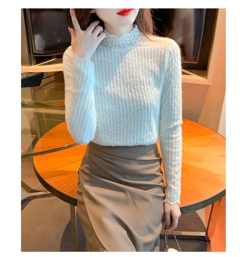 Essere - Blouse met lange mouwen en hoge hals en kant