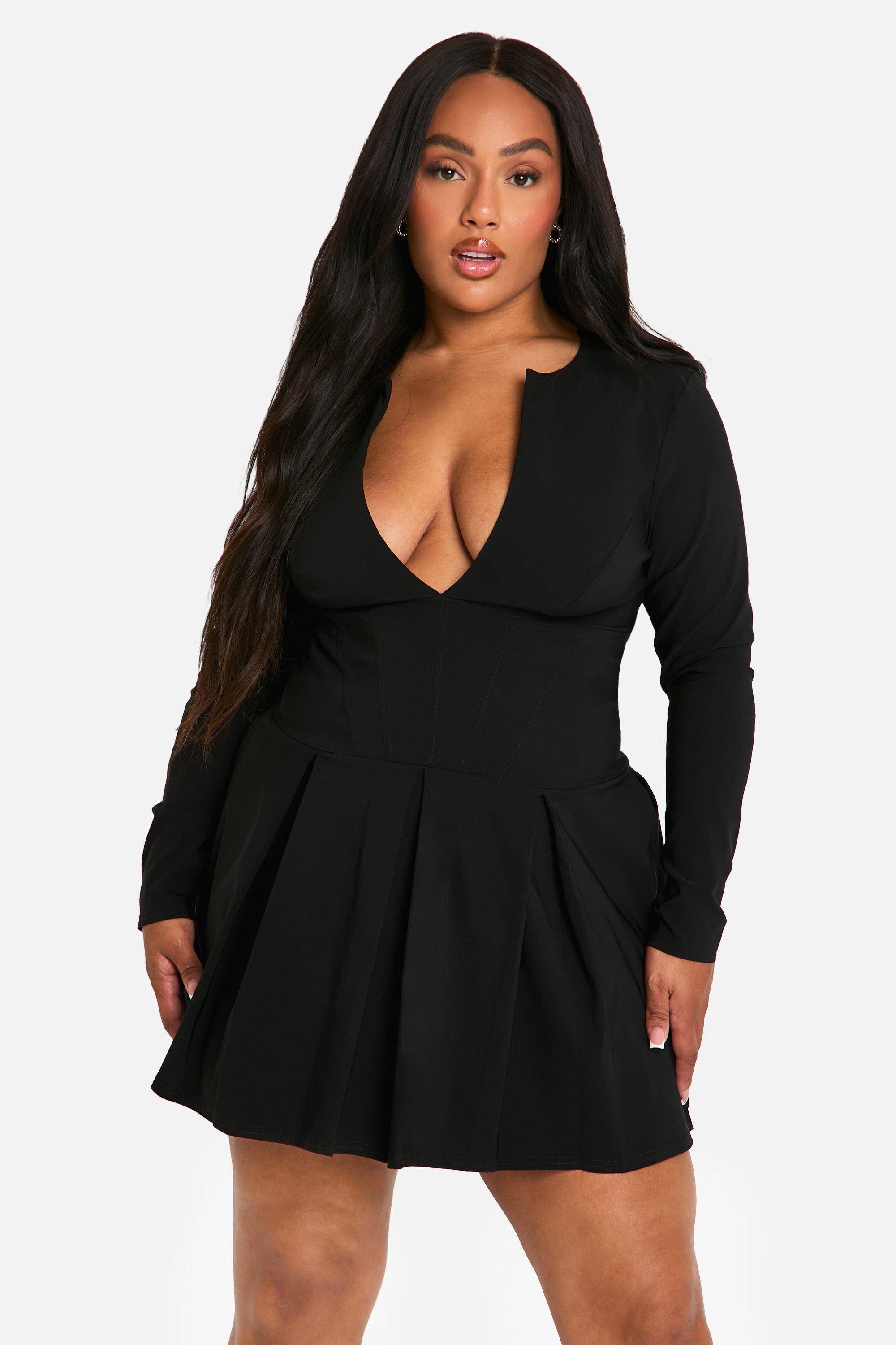 boohoo Robe grande taille à manches longues avec détails corset, décolleté plongeant et ourlet plissé