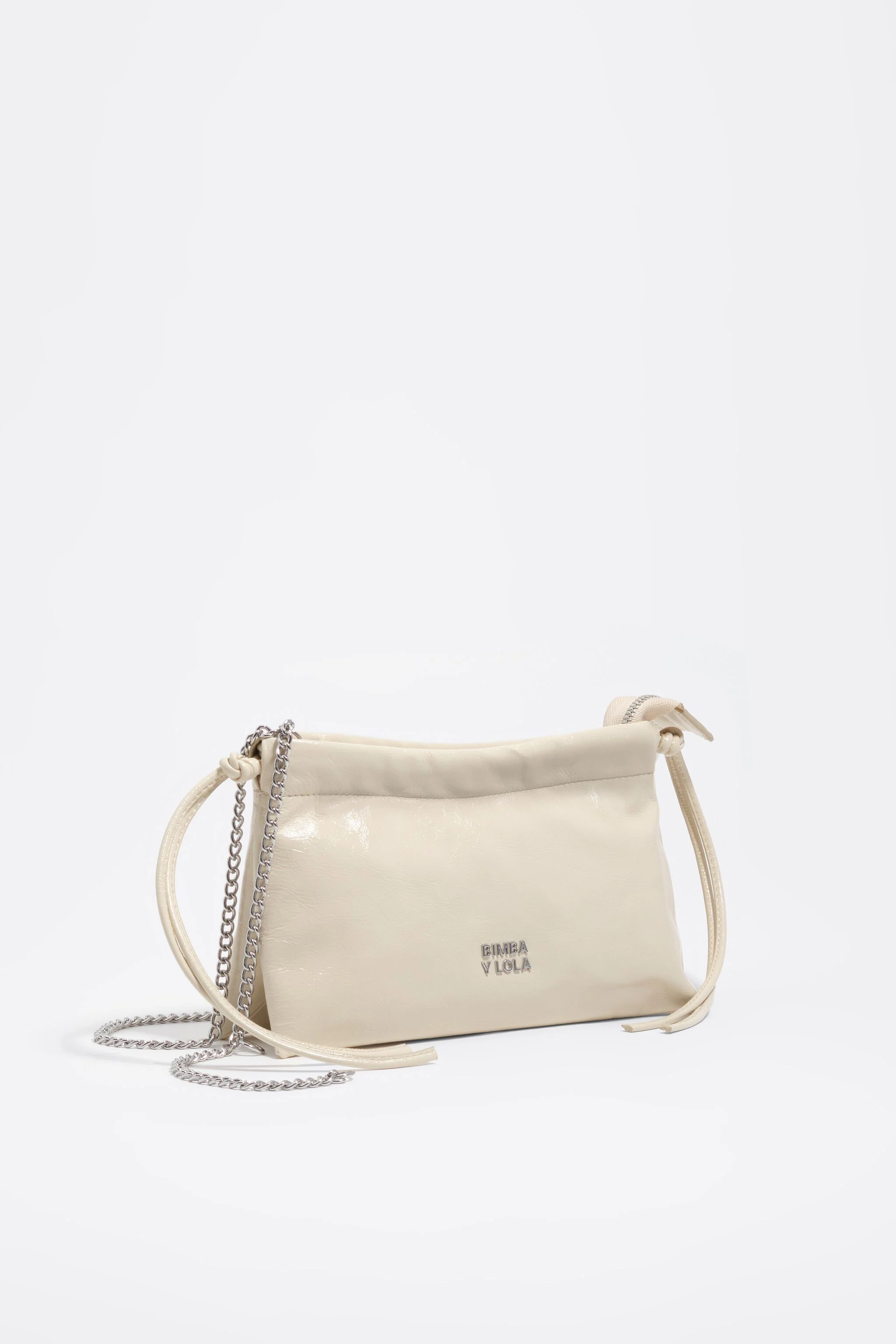 Mini bolsa de mão em couro brilhante cor marfim