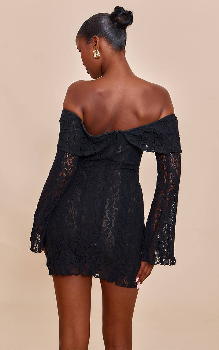 Noir Robe Courte En Dentelle À Épaules Dénudées Et Manches Longues