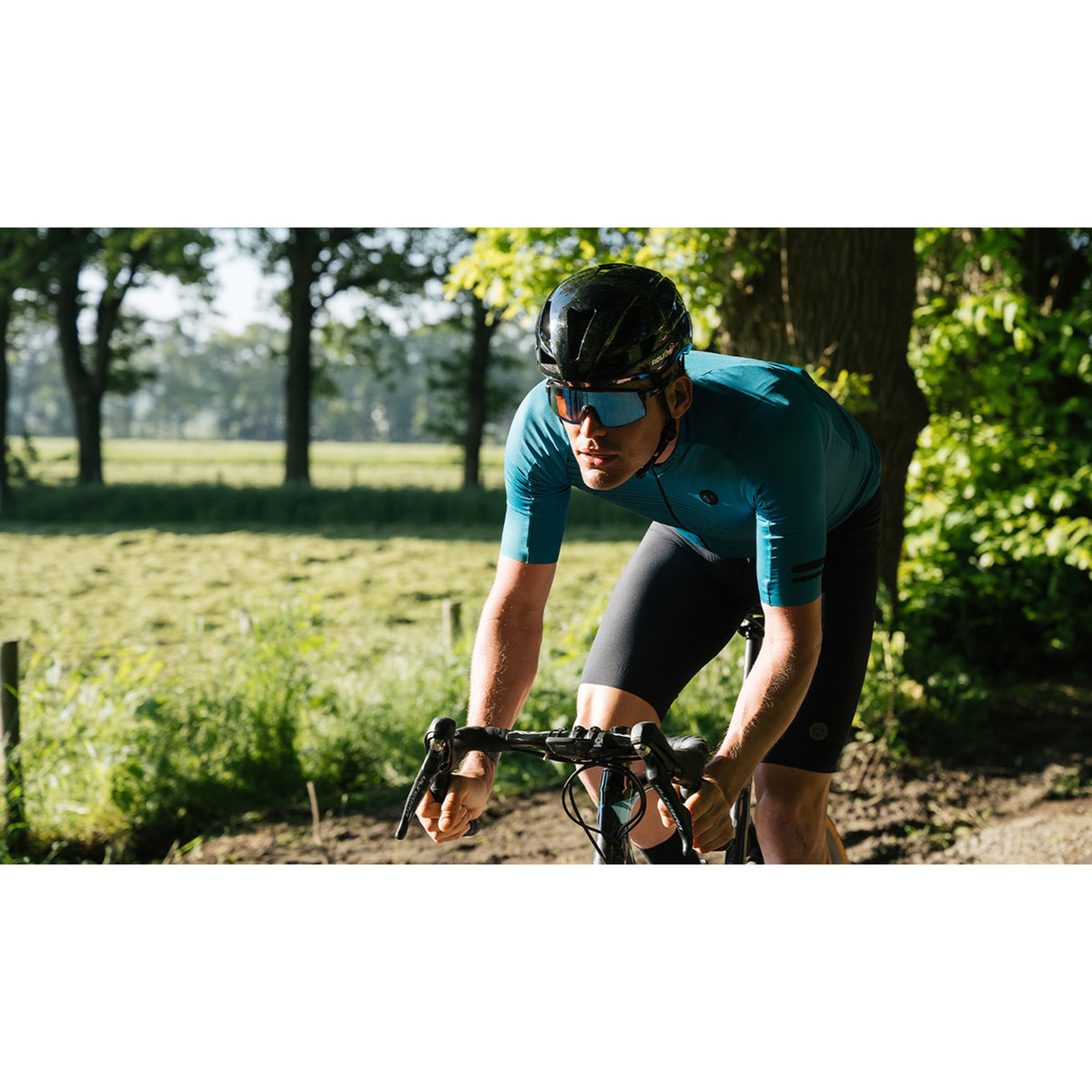 AGU Transsonic MIPS Race Fietshelm Zwart