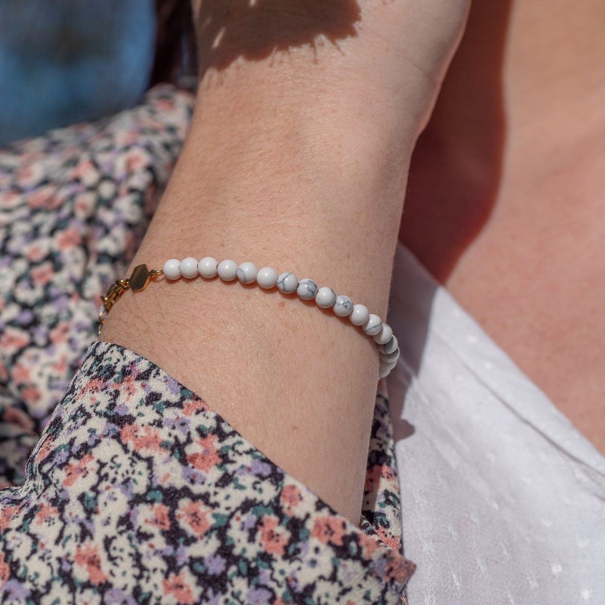 Collier, bracelet et boucles d'oreilles Serena en pierres Howlite