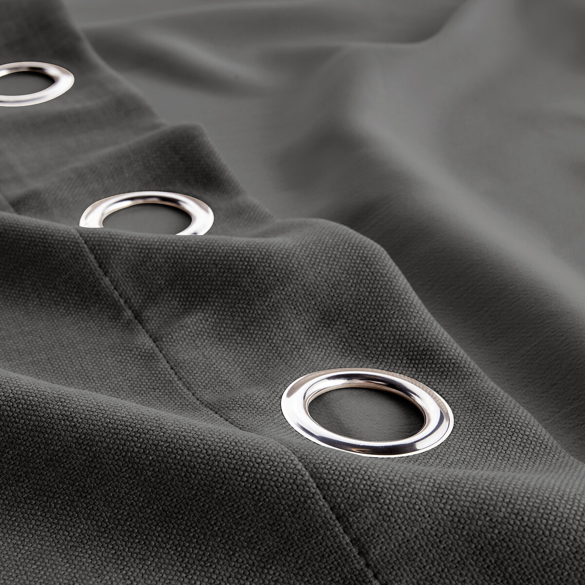 LA REDOUTE INTERIEURS<br>Cortina blackout Exurie com ilhós