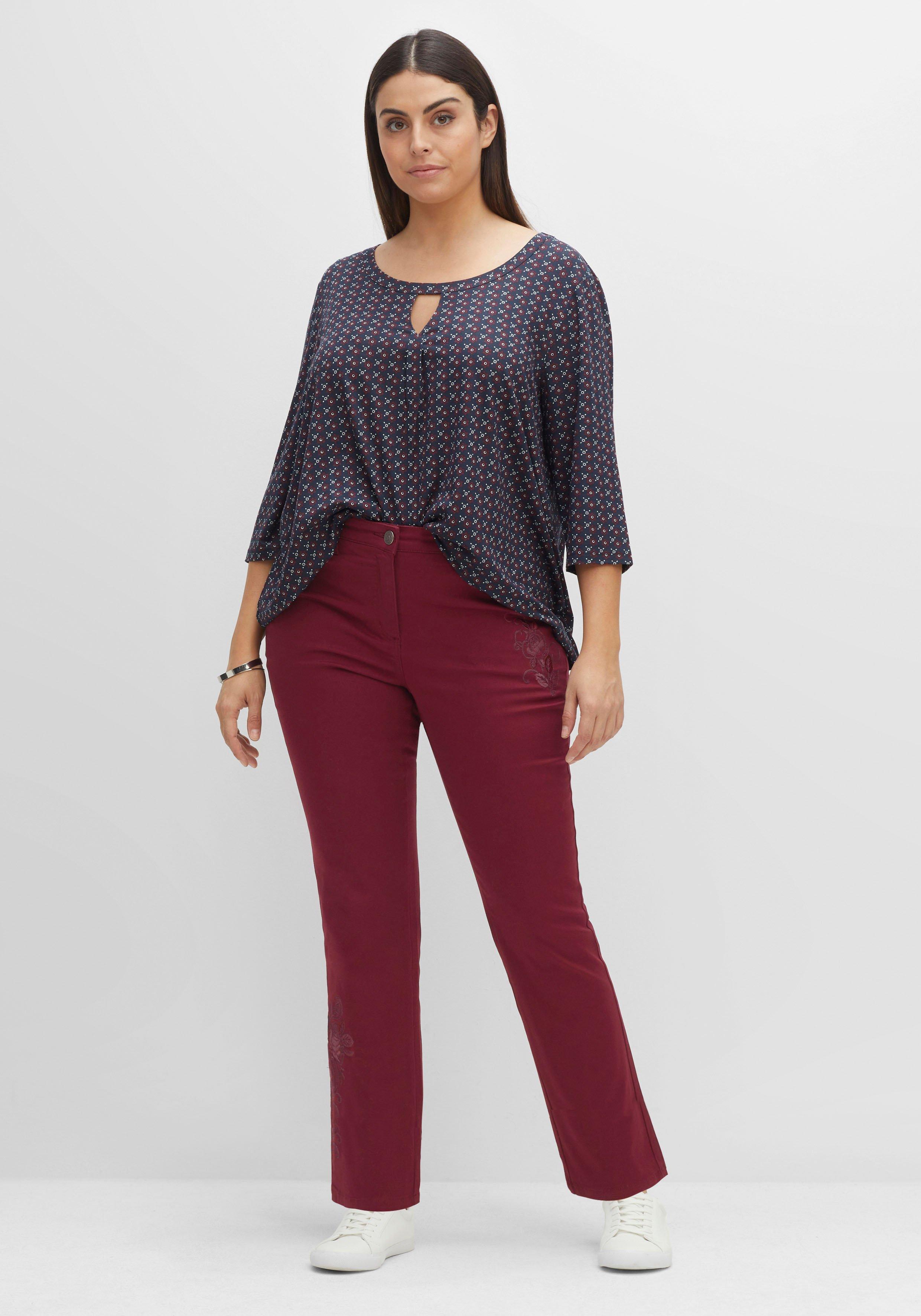 Gerade Twillhose mit dezenter Blumenstickerei