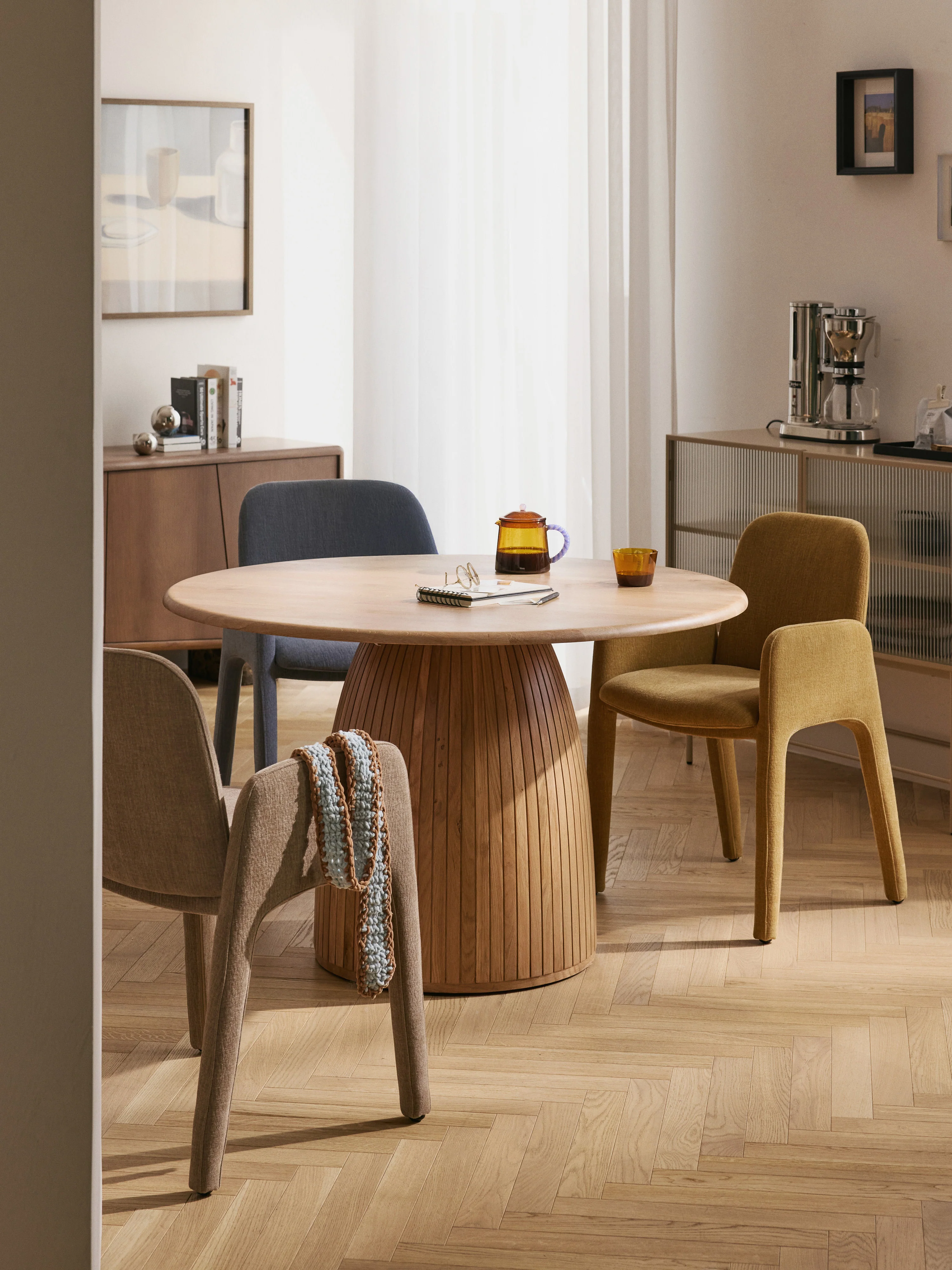 Ronde eettafel Nelly met groefstructuur, verschillende formaten