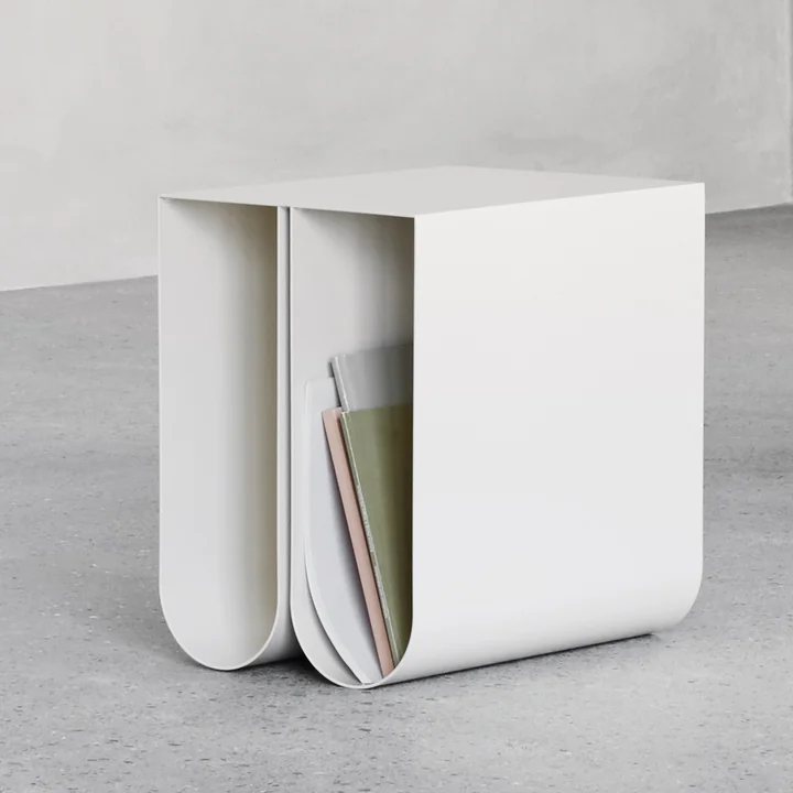 Kristina Dam Studio - Curved Beistelltisch, beige