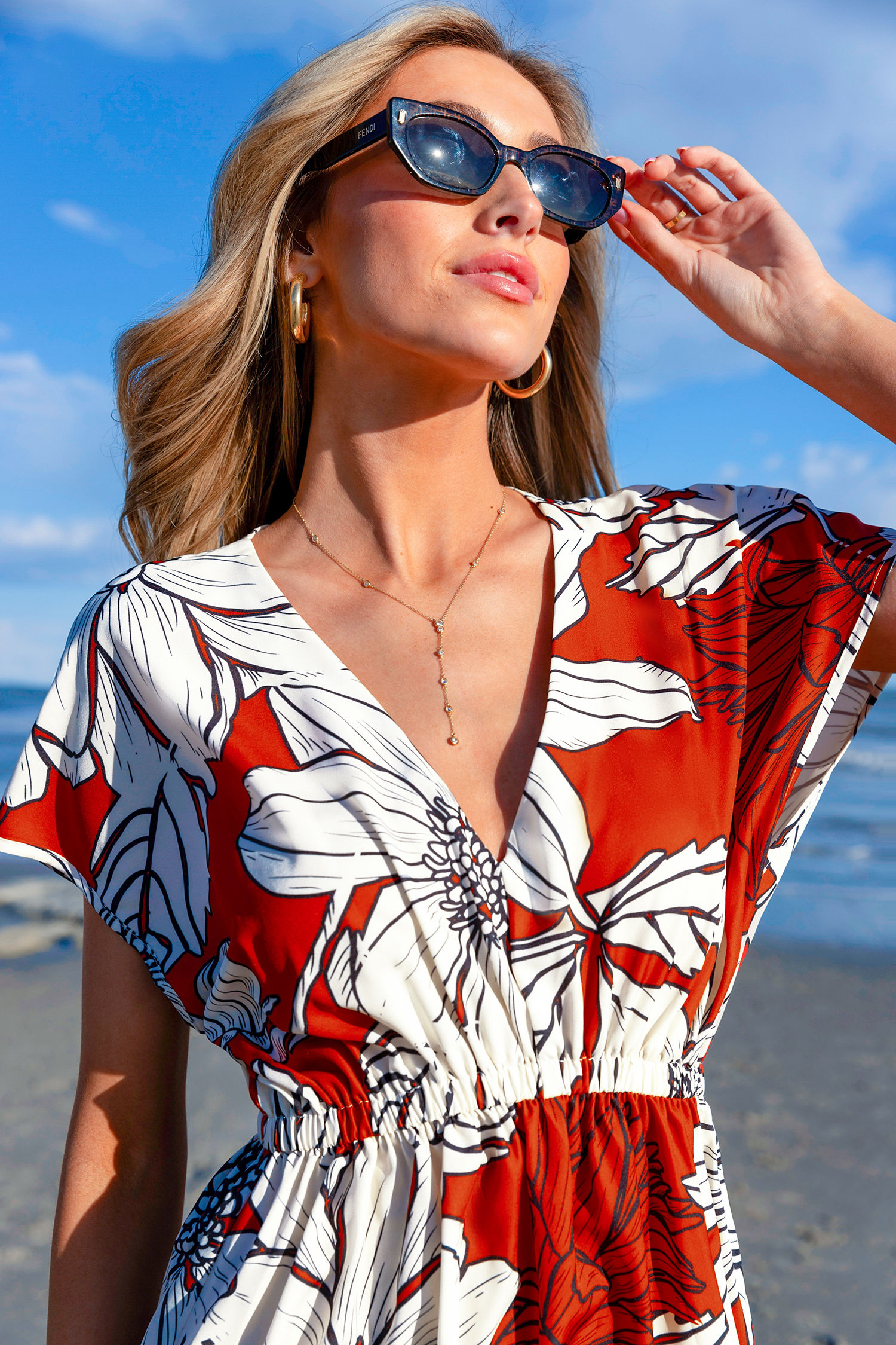 Rouge mini avec manches dolman et fleurs larges rouge