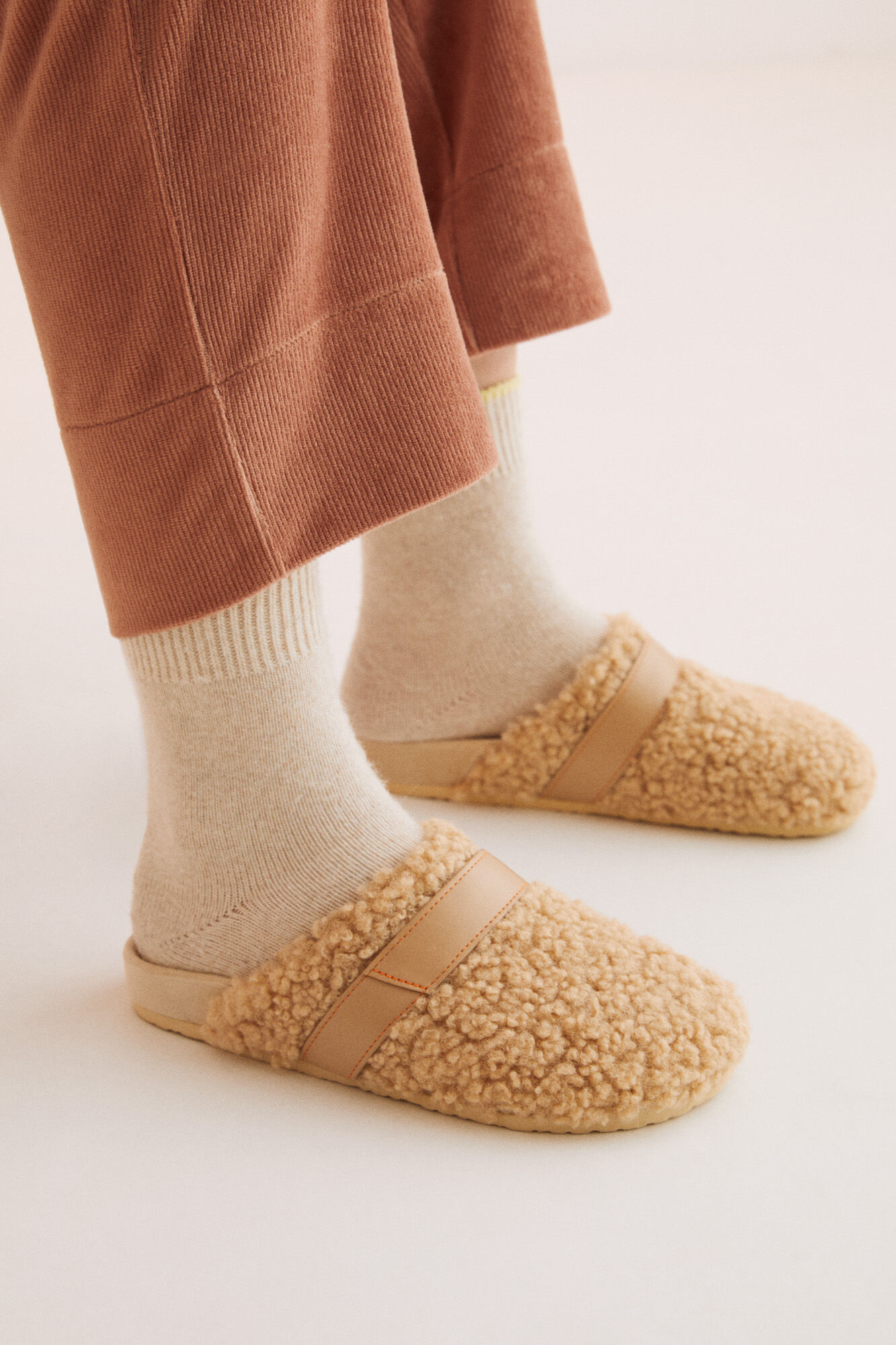 Pantufas de lã de carneiro bege - bege