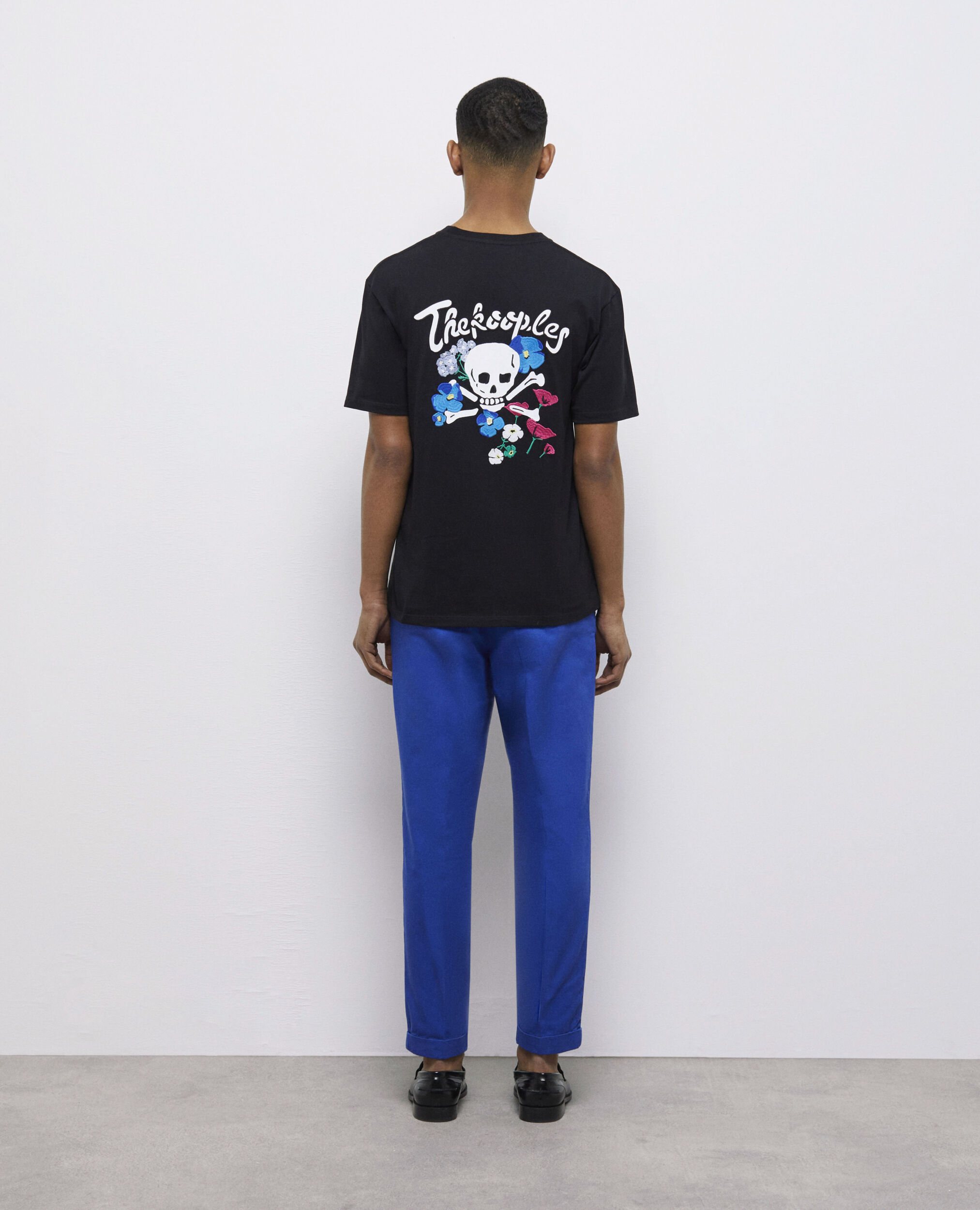 T-shirt noir avec broderies