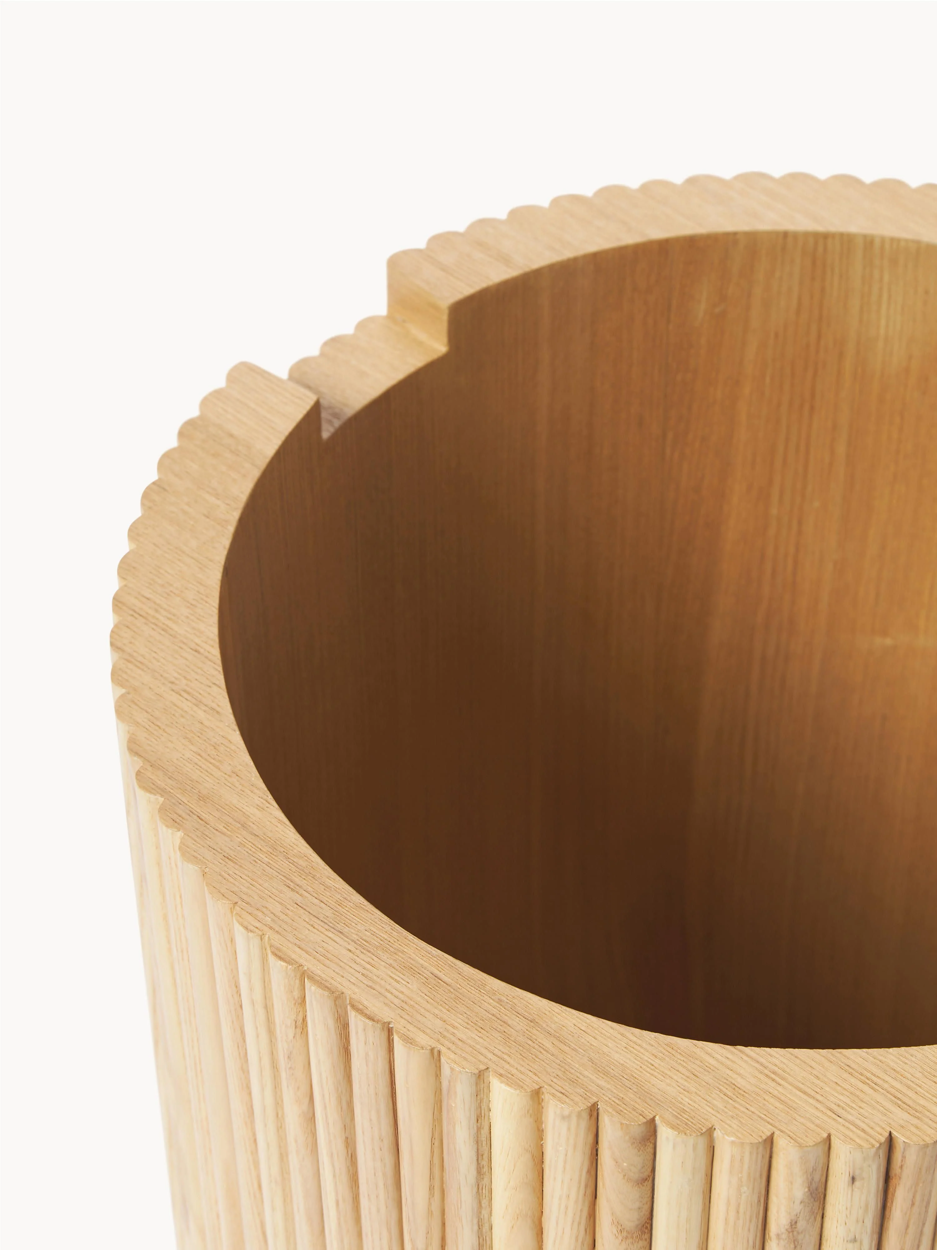 Ronde houten bijzettafel Nele met opbergruimte