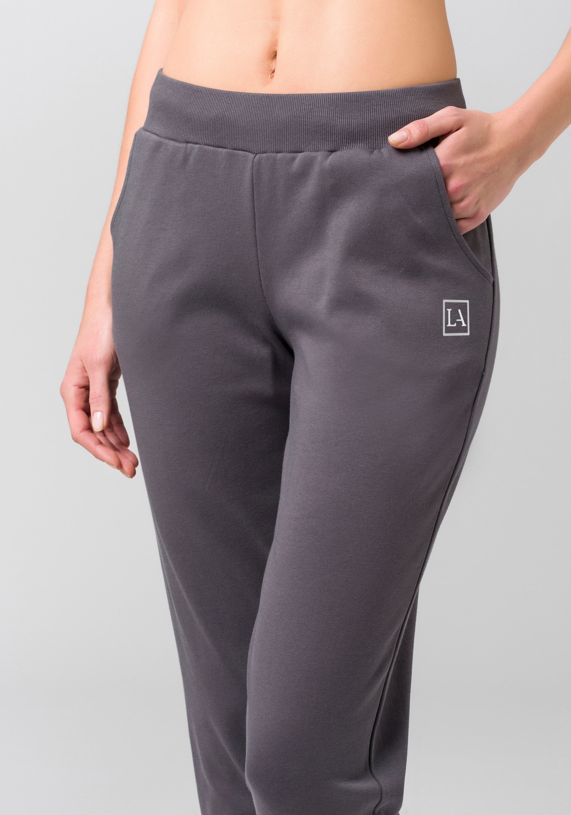 LASCANA ACTIVE Jogginghose  in schmaler Form mit Bündchen