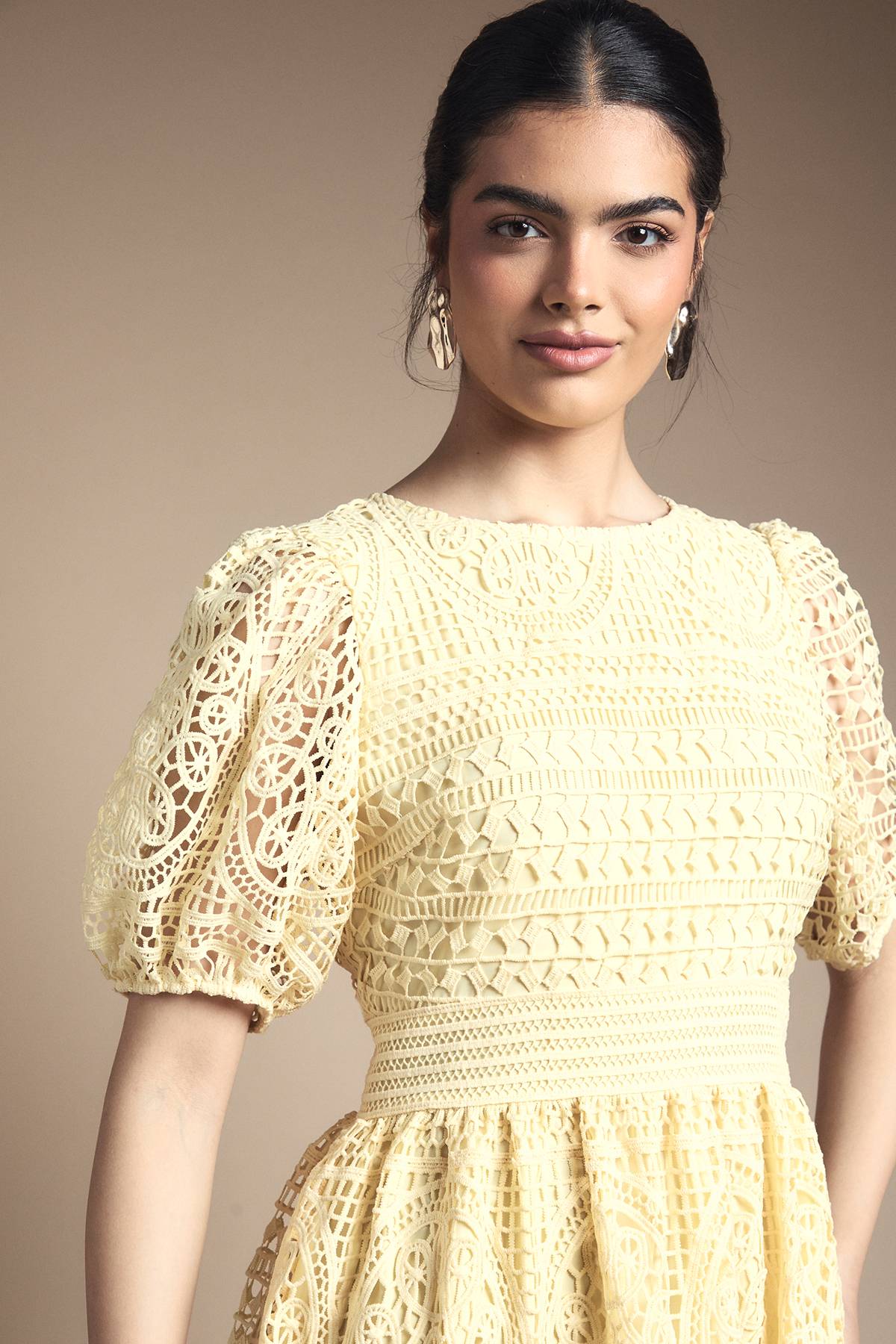 Oasis Robe Mi-longue En Dentelle À Manches Bouffantes