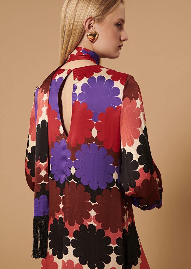 Robe Rosalbaécru imprimée à fleurs en satin fluide