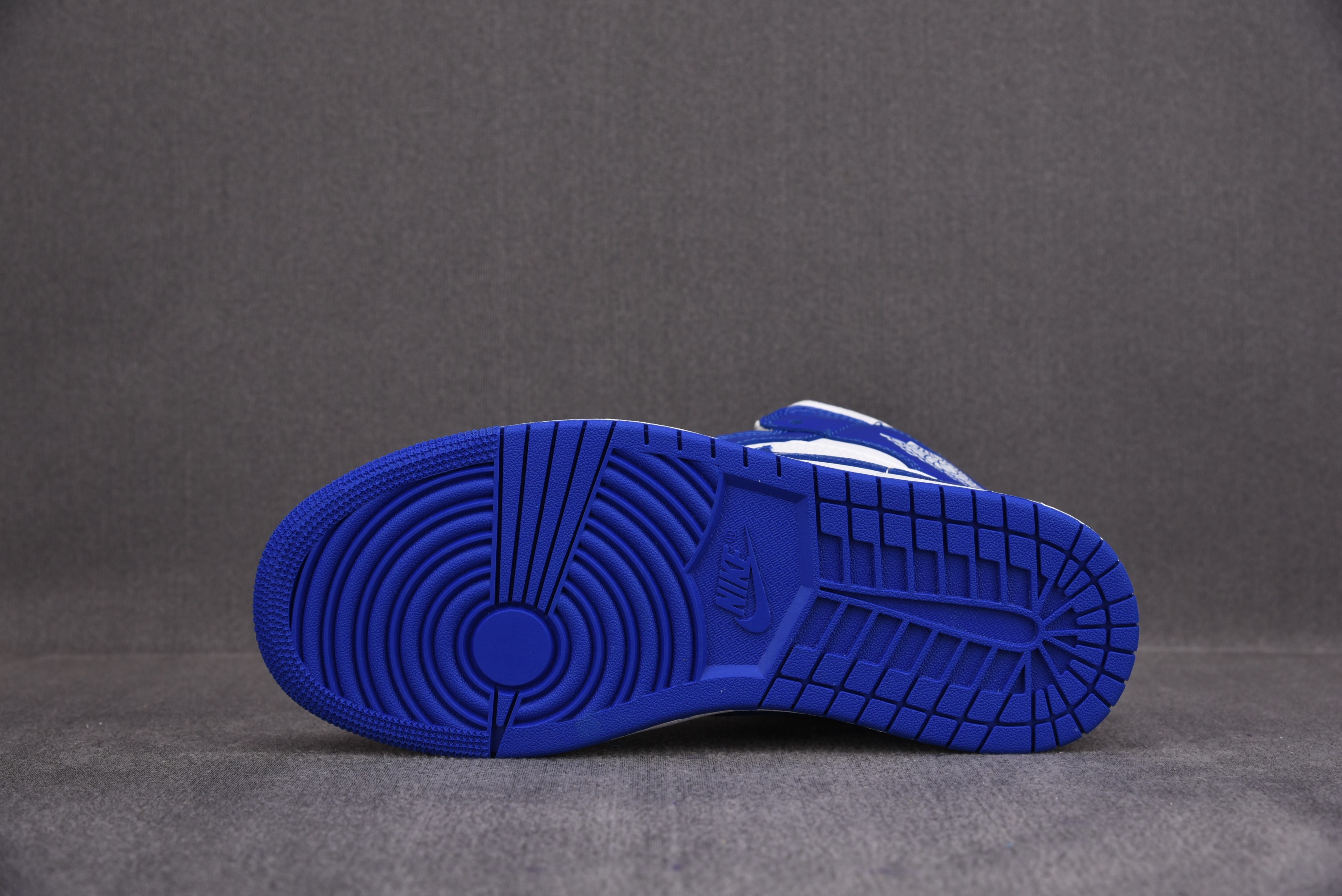 Jordan 1 Mid Kentucky Blue (Women Size!!)