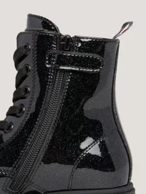 Botas de verniz com glitter e cadarço
